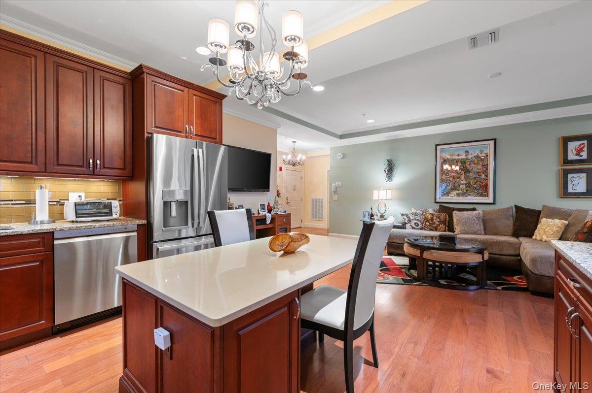 #8 photo, 365 Trotting Lane, ناسو Westbury , NY 11590