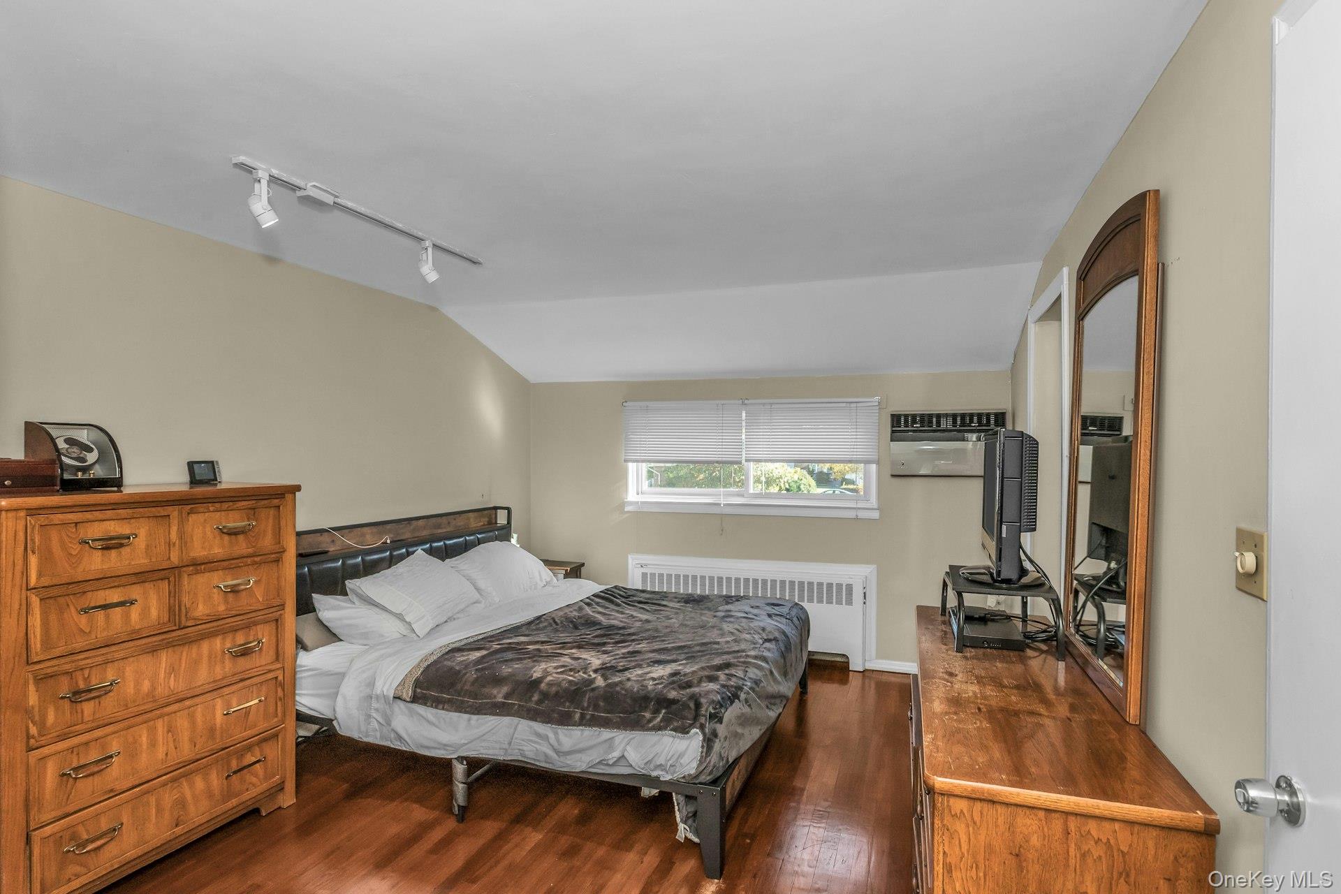 #13 photo, 17 Linwood Place, नासाउ काउंटी Massapequa Park , NY 11762