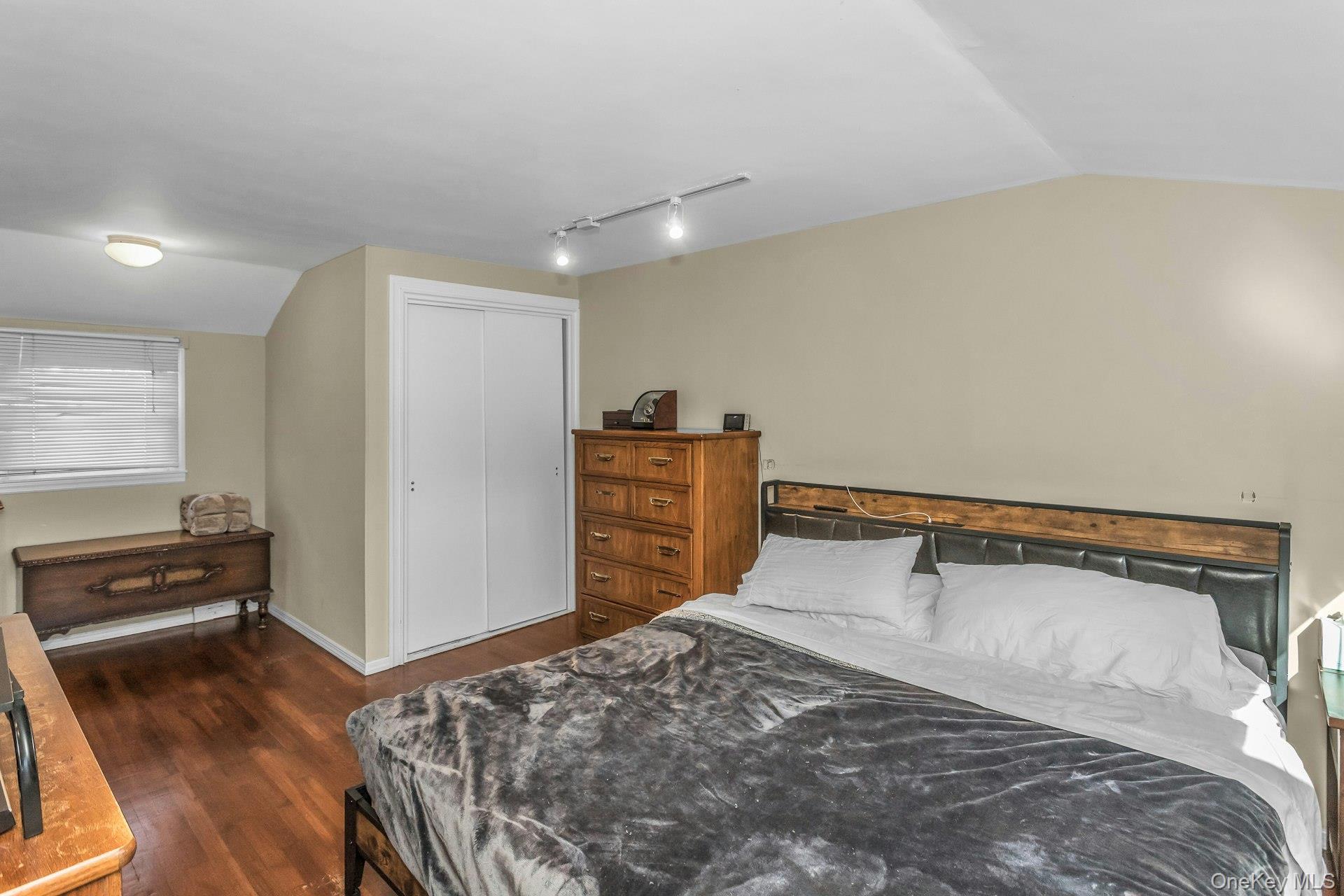 #14 photo, 17 Linwood Place, नासाउ काउंटी Massapequa Park , NY 11762