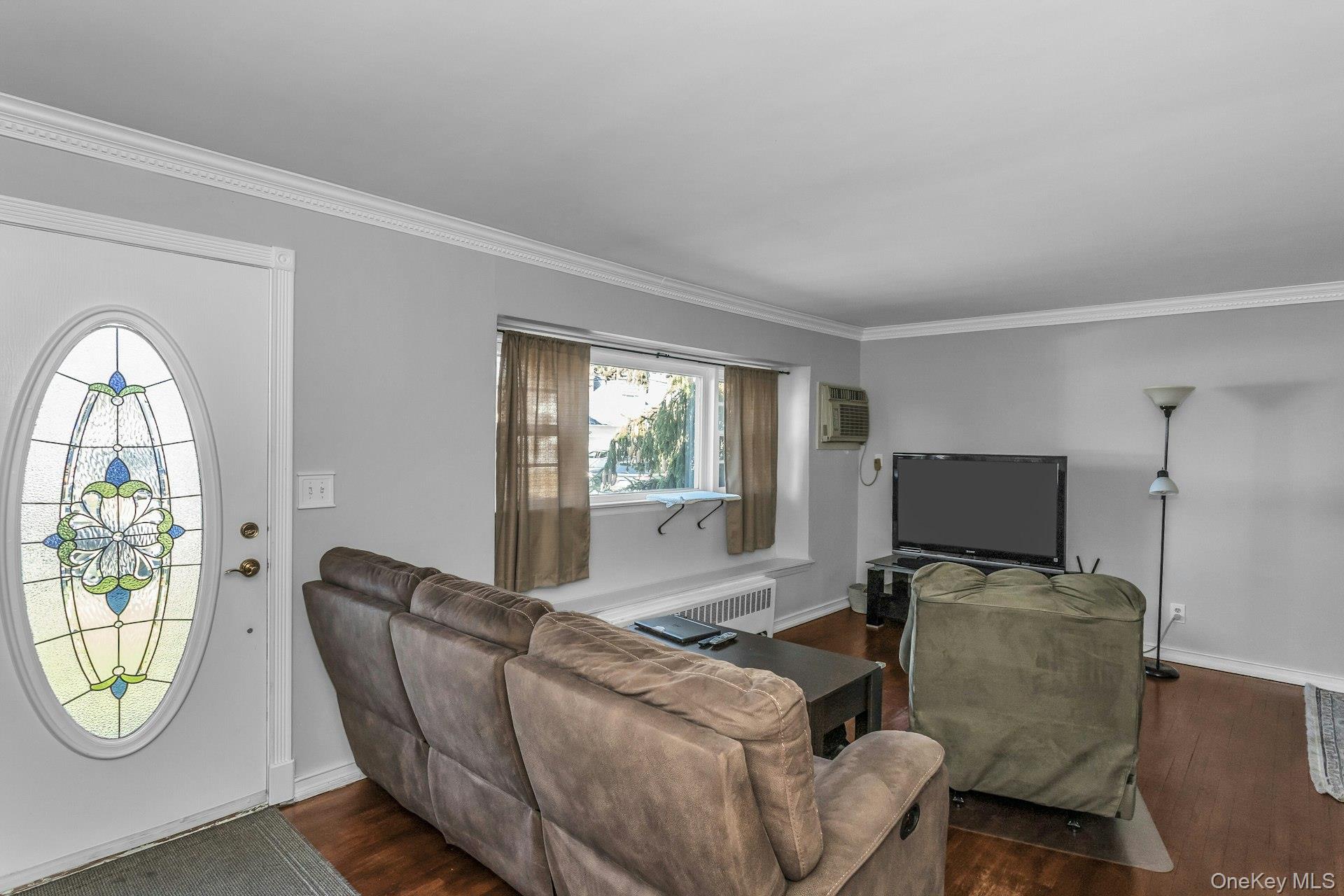 #3 photo, 17 Linwood Place, नासाउ काउंटी Massapequa Park , NY 11762