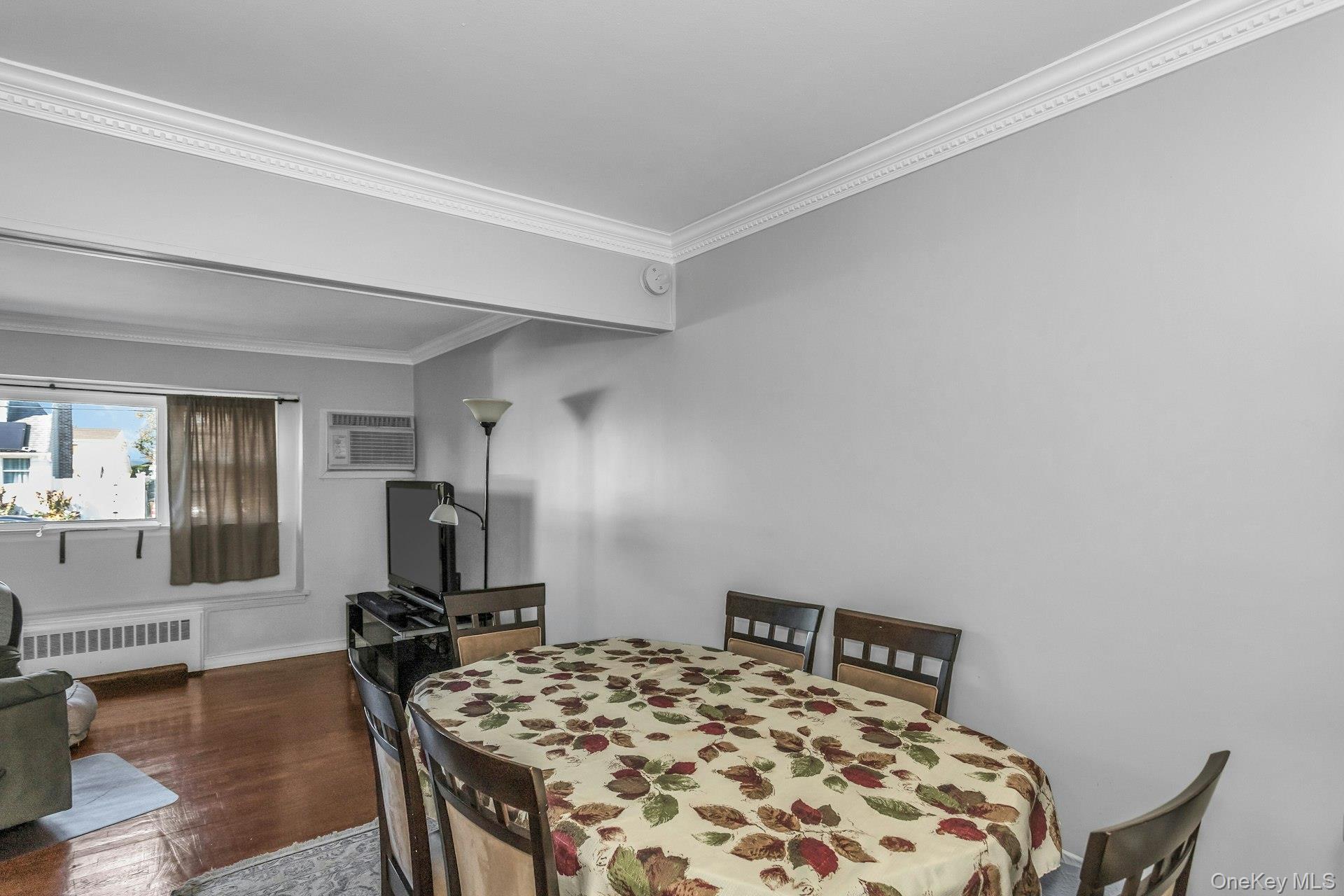 #4 photo, 17 Linwood Place, नासाउ काउंटी Massapequa Park , NY 11762