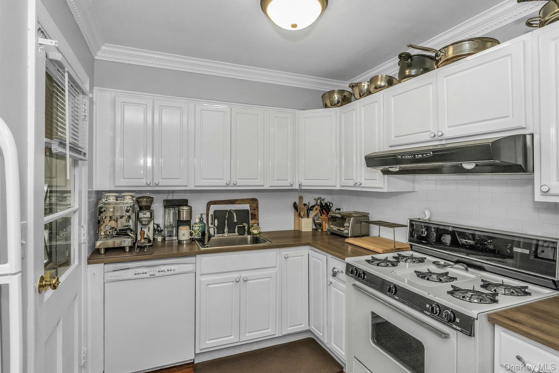 #7 photo, 17 Linwood Place, नासाउ काउंटी Massapequa Park , NY 11762