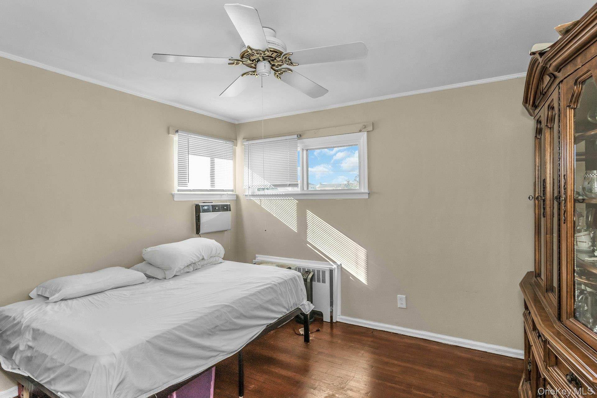 #9 photo, 17 Linwood Place, नासाउ काउंटी Massapequa Park , NY 11762