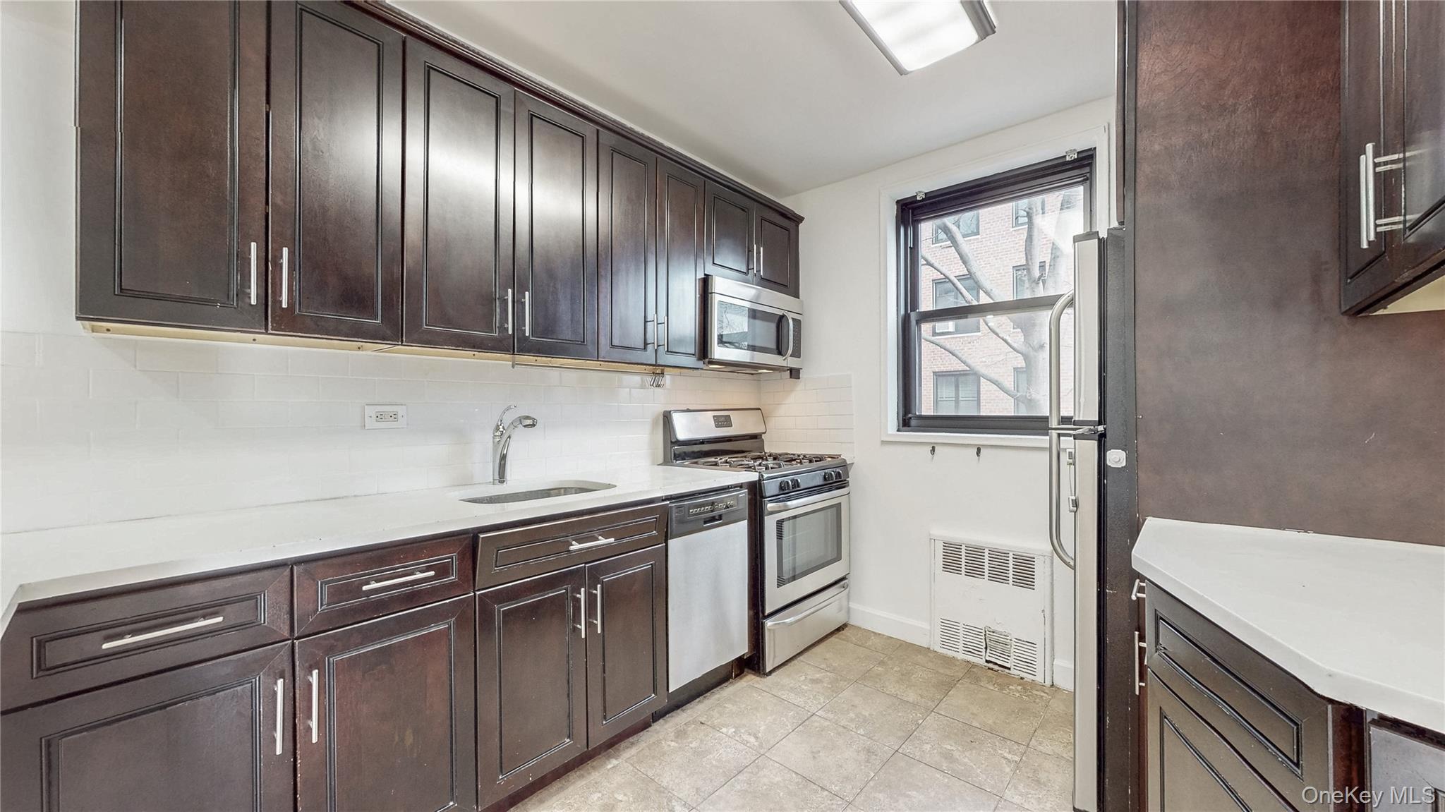 #12 photo, 139-15 83rd Avenue, कुईंस Briarwood , NY 11435