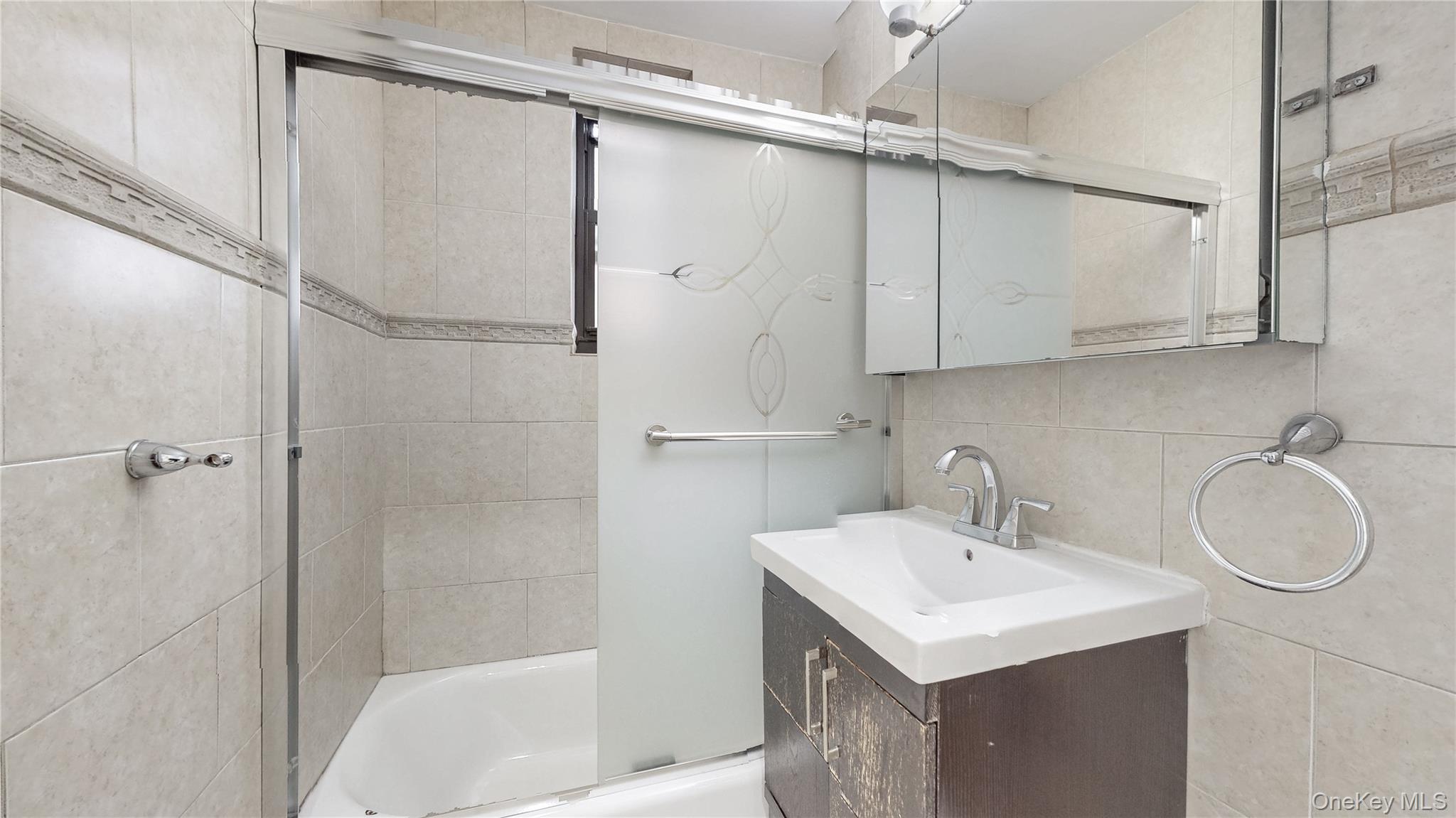 #16 photo, 139-15 83rd Avenue, कुईंस Briarwood , NY 11435