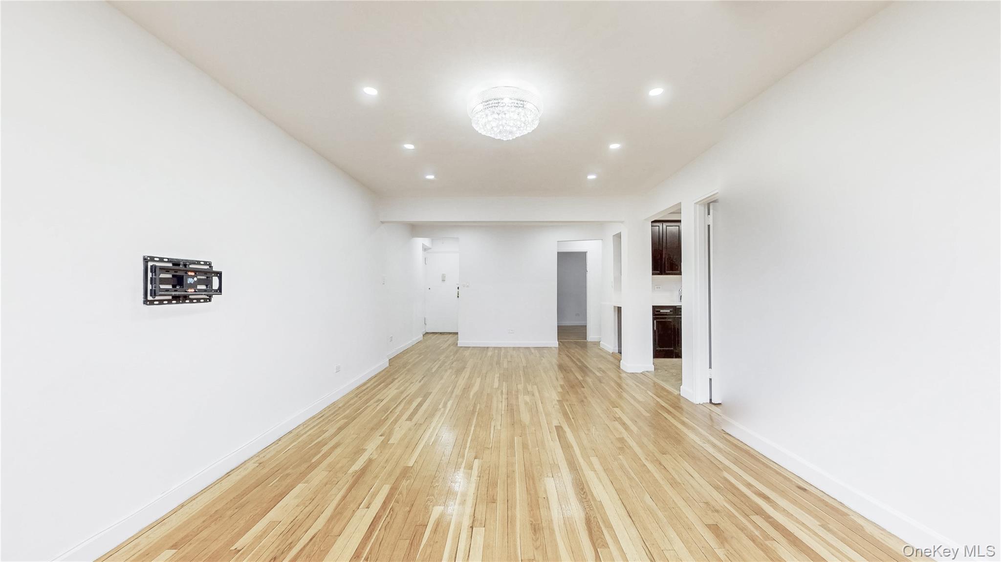 #8 photo, 139-15 83rd Avenue, कुईंस Briarwood , NY 11435