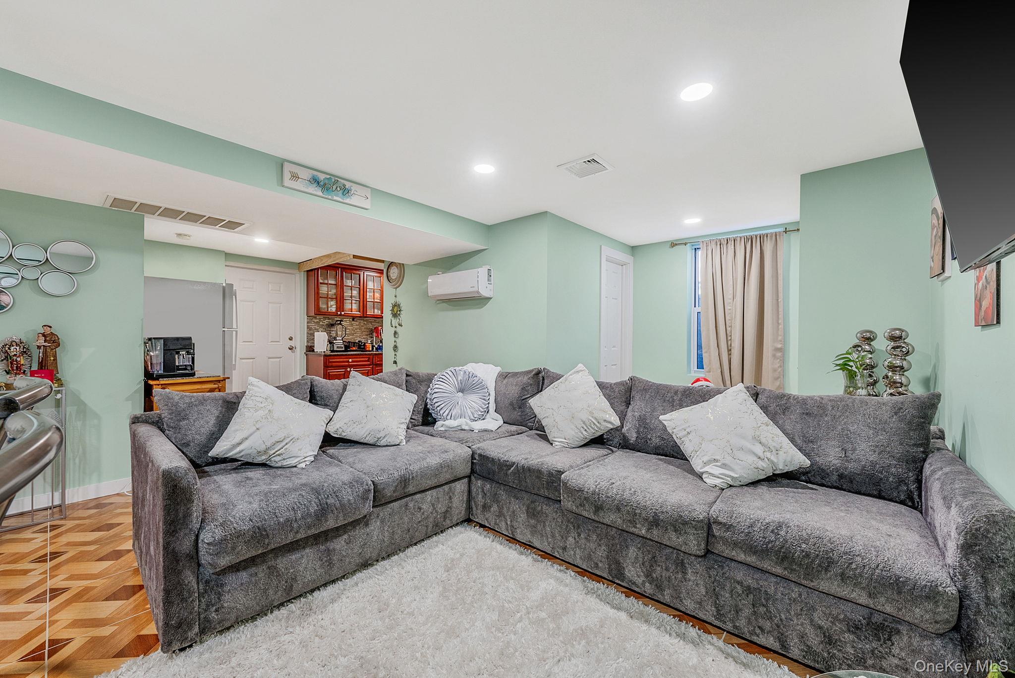 #18 photo, 20 Howe Road, سوفولك Coram , NY 11727