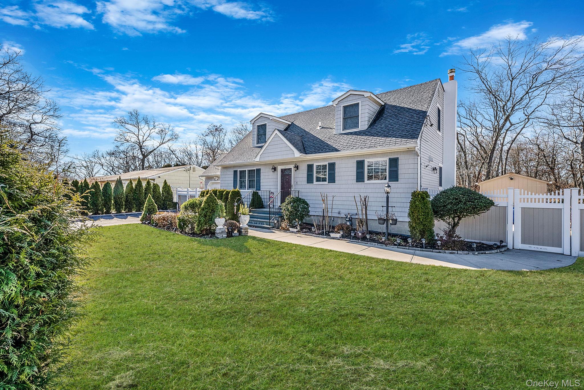 #2 photo, 20 Howe Road, سوفولك Coram , NY 11727