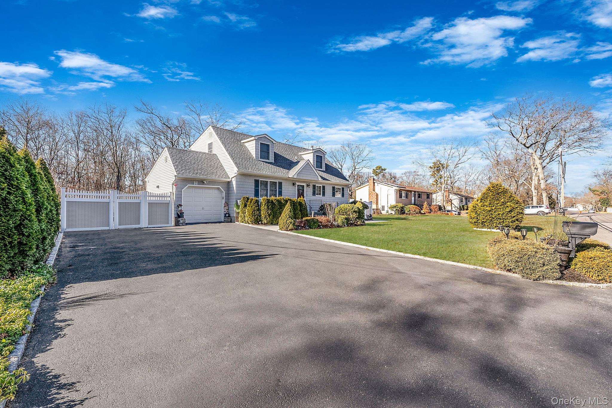 #3 photo, 20 Howe Road, سوفولك Coram , NY 11727