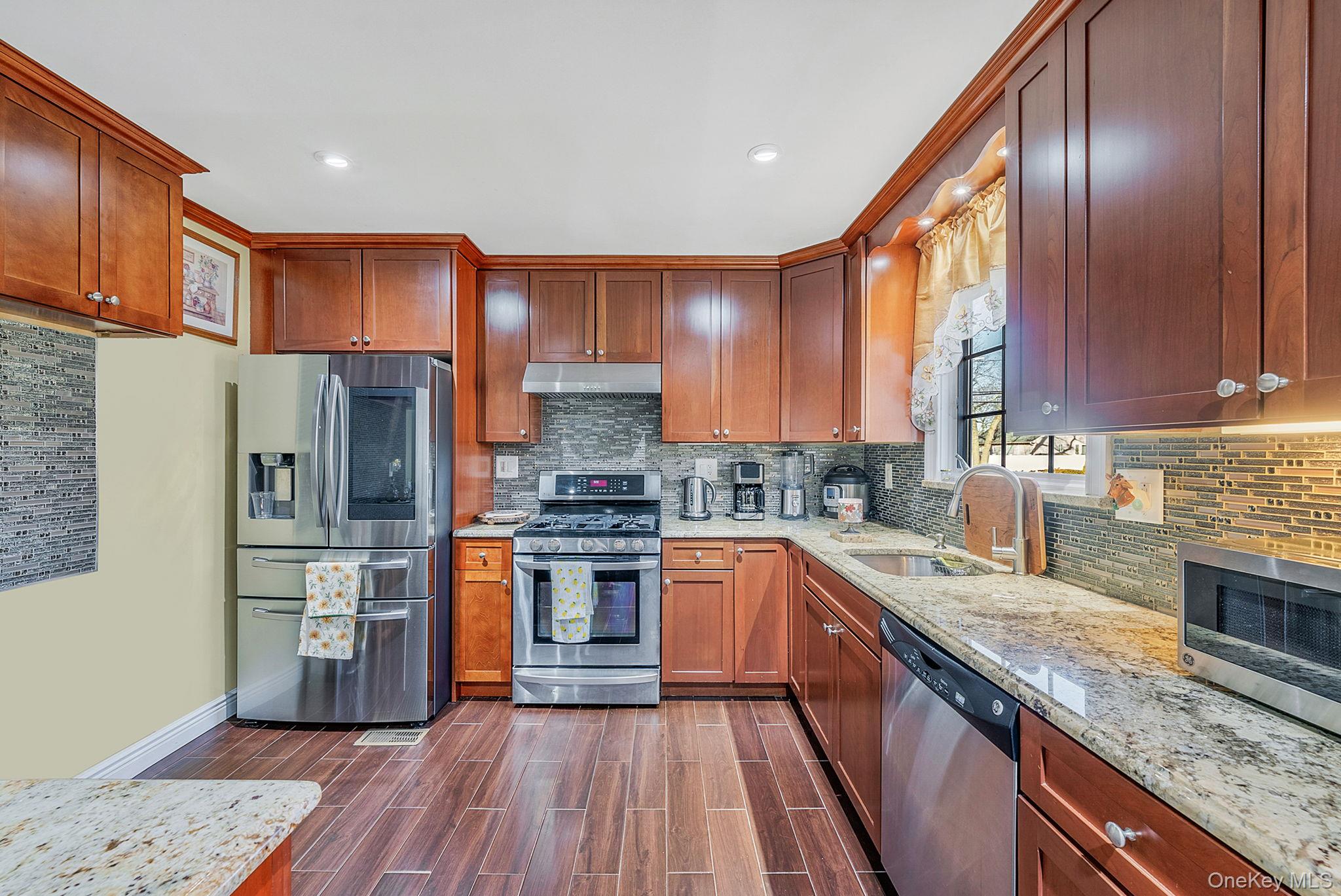 #8 photo, 20 Howe Road, سوفولك Coram , NY 11727