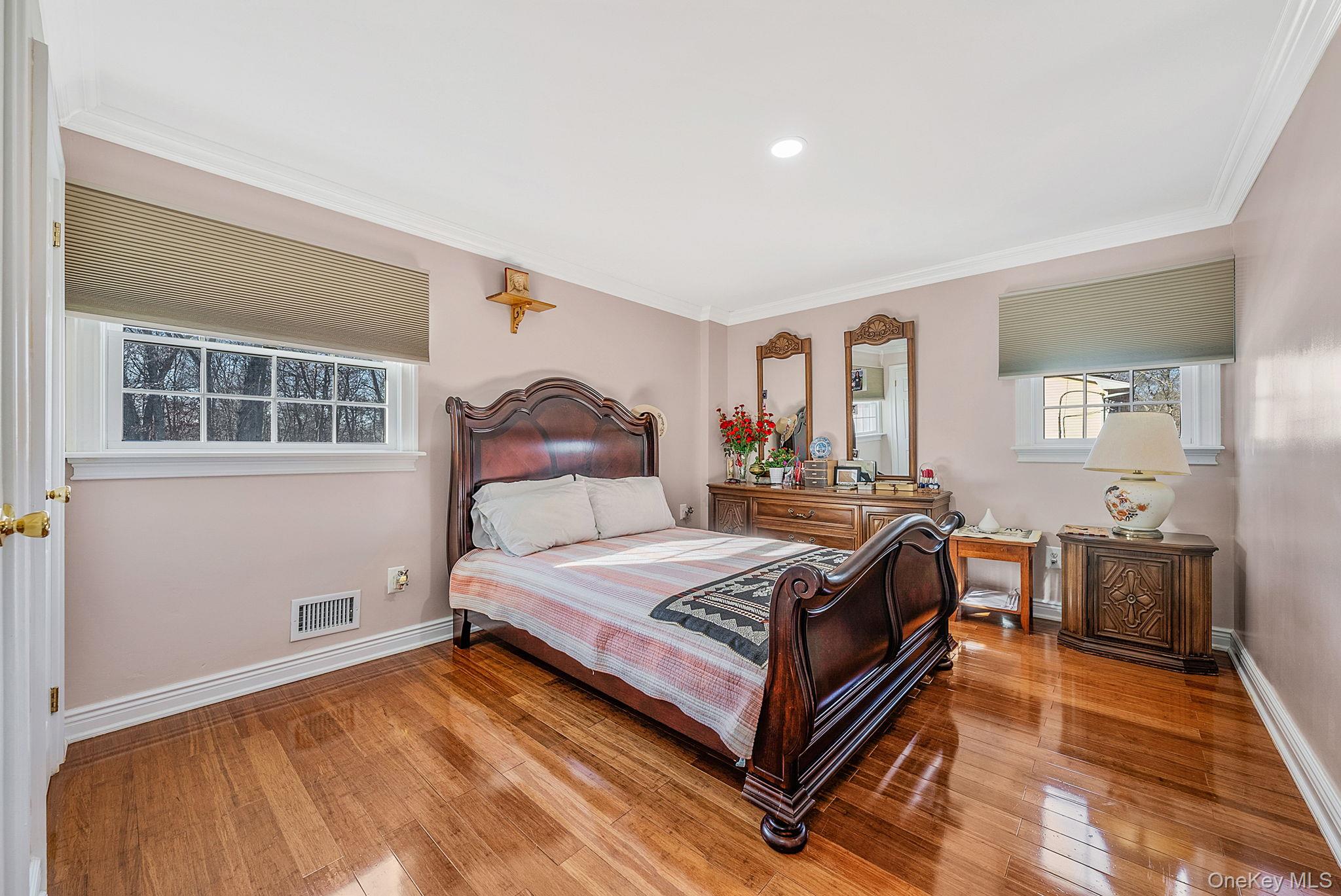 #9 photo, 20 Howe Road, سوفولك Coram , NY 11727