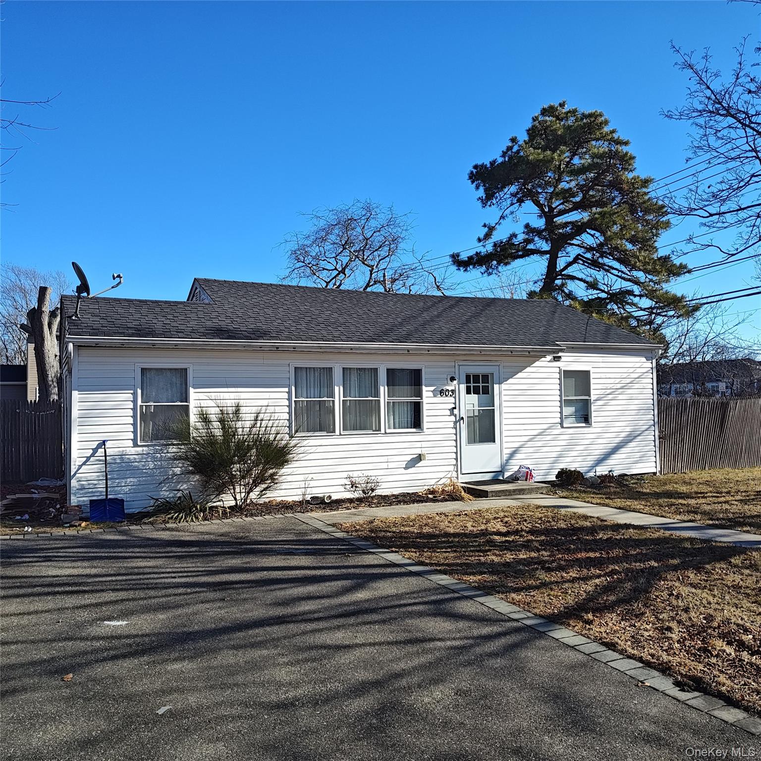 #3 photo, 603 Doane Avenue, سوفولك Bellport , NY 11713