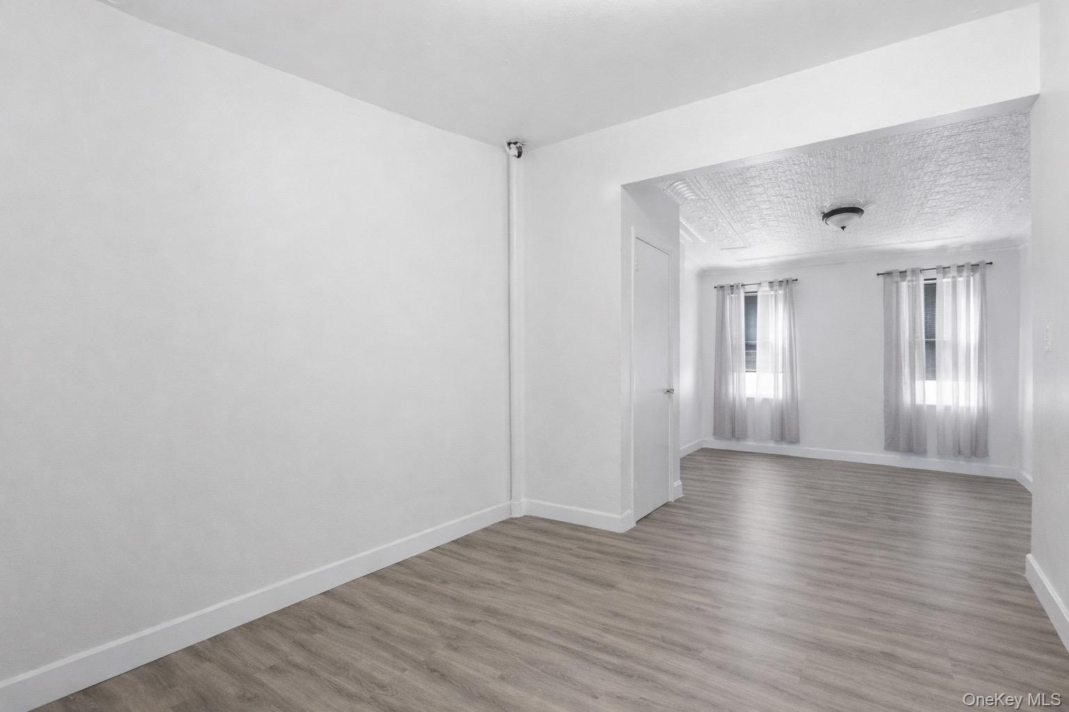 #13 photo, 6089 54th Street, كوينز Maspeth , NY 11378