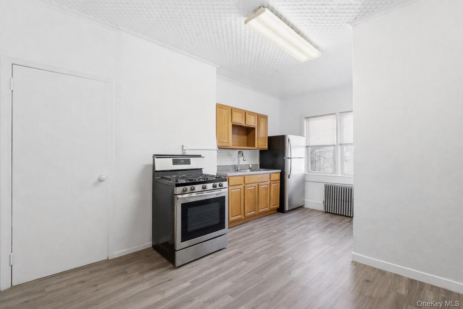 #14 photo, 6089 54th Street, كوينز Maspeth , NY 11378