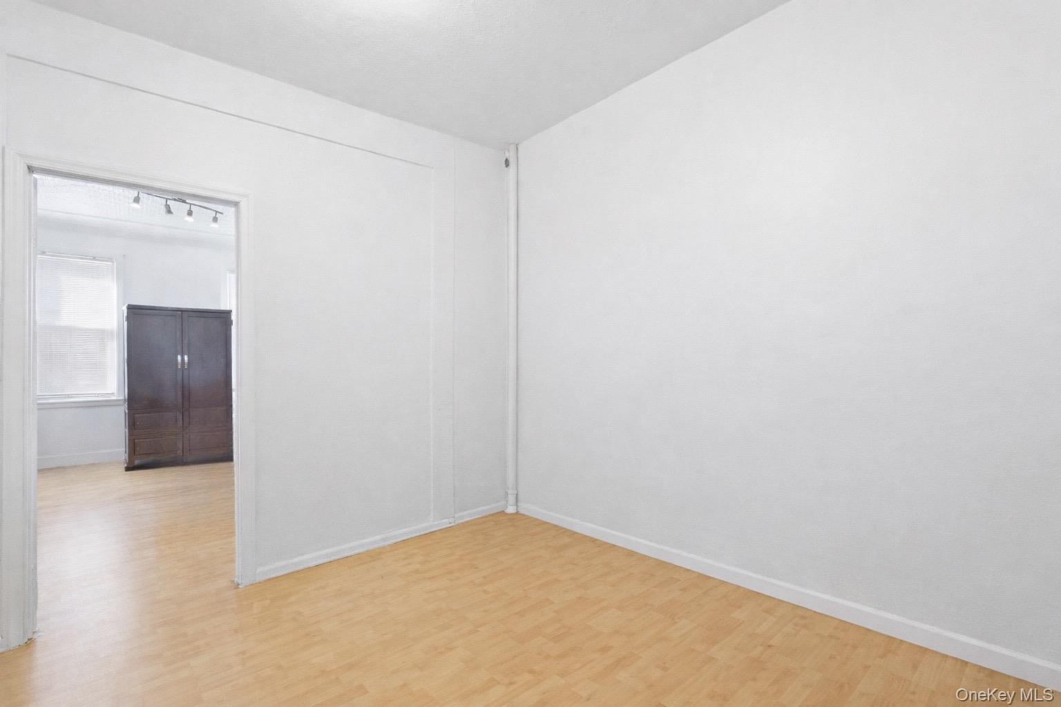 #15 photo, 6089 54th Street, كوينز Maspeth , NY 11378