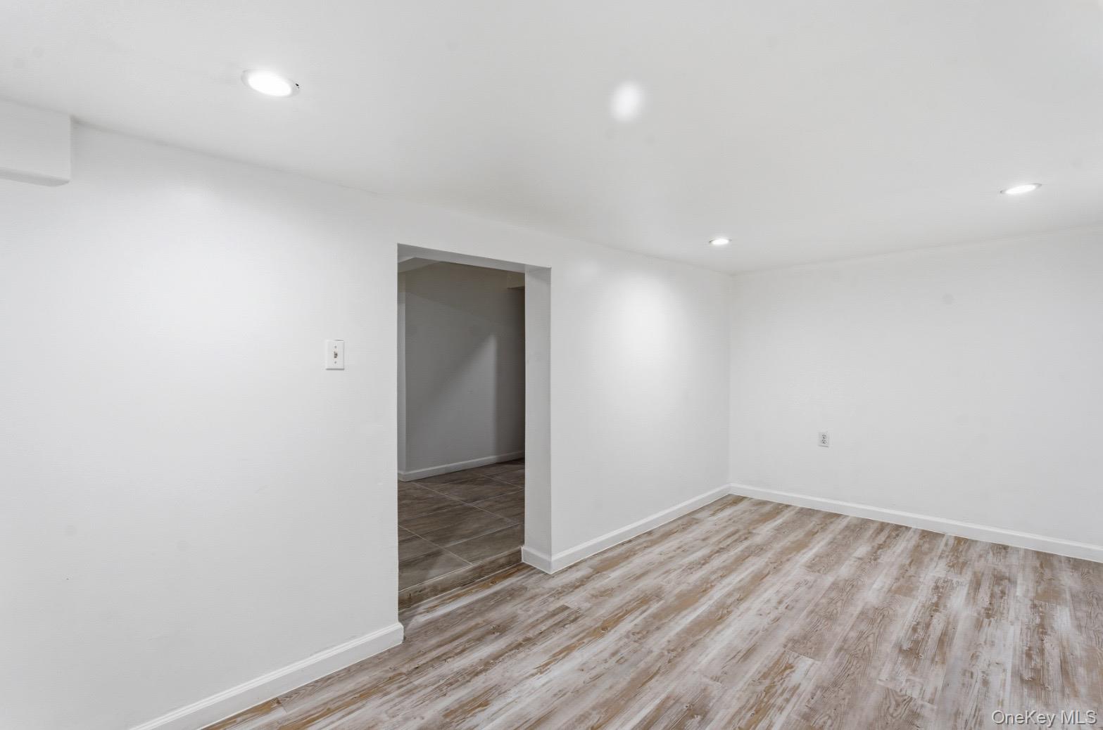 #20 photo, 6089 54th Street, كوينز Maspeth , NY 11378