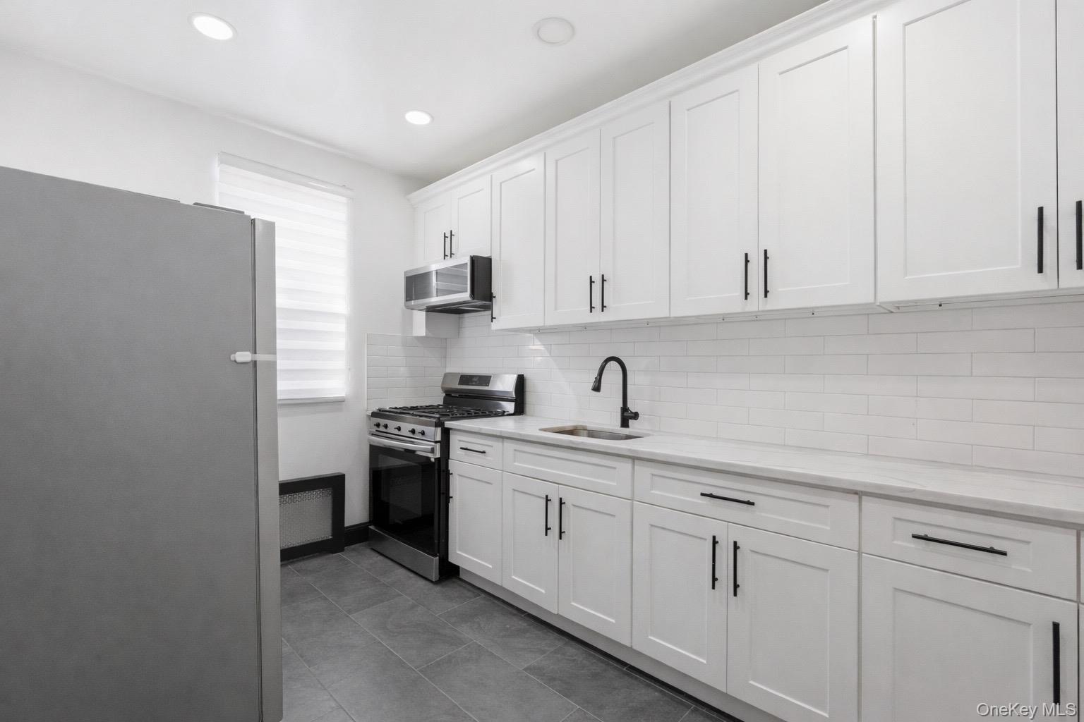 #7 photo, 6089 54th Street, كوينز Maspeth , NY 11378