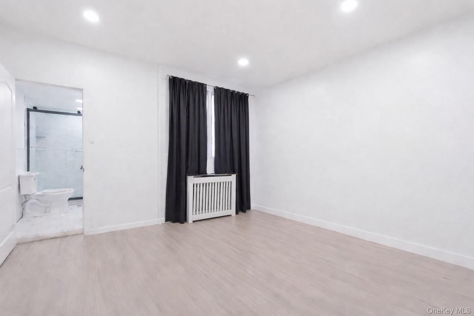 #9 photo, 6089 54th Street, كوينز Maspeth , NY 11378