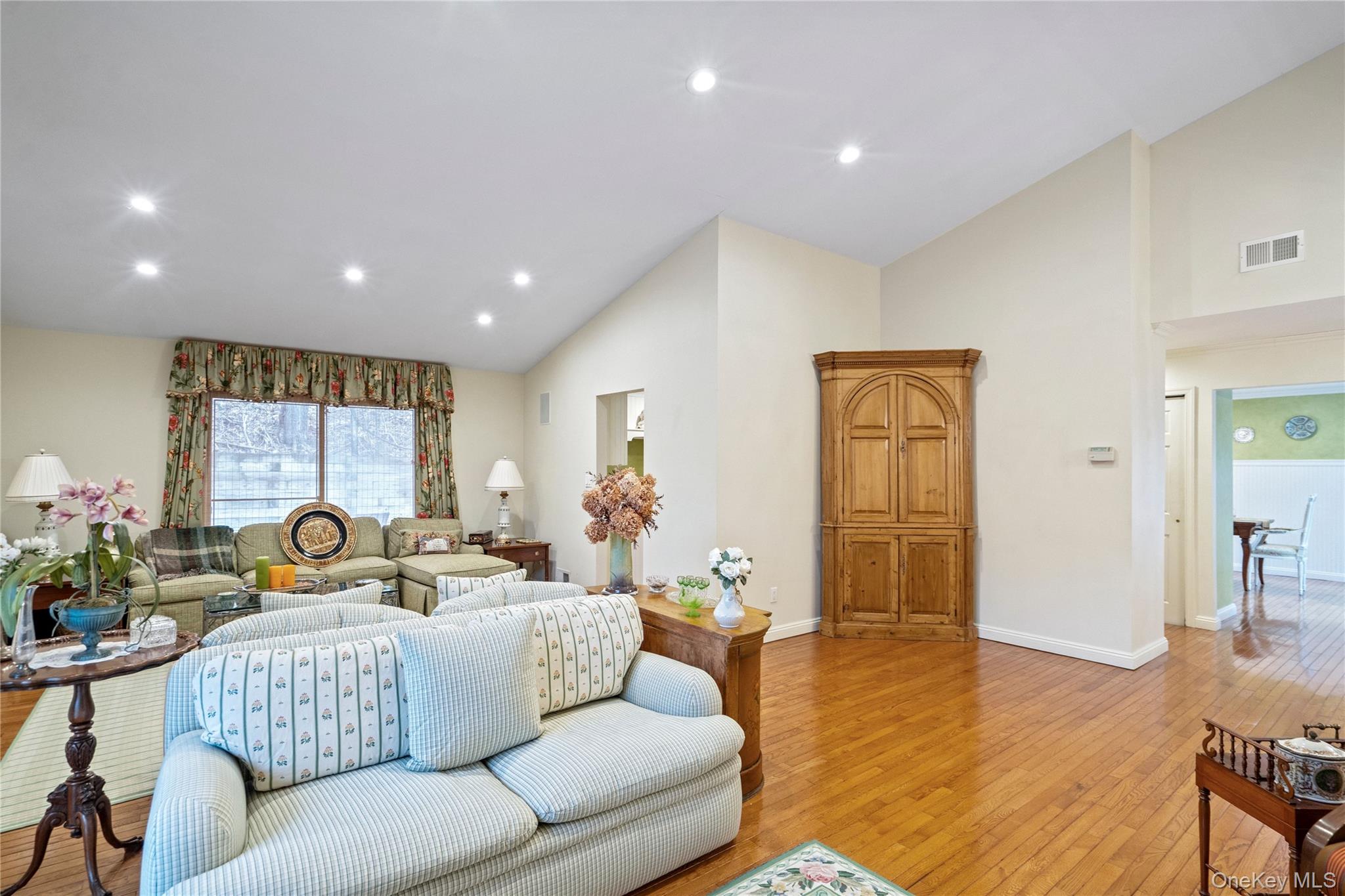 #7 photo, 260 Vista Drive, Jericho , NY 11753