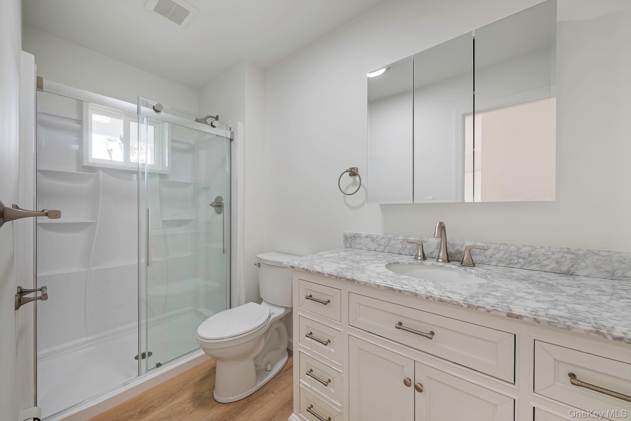 #12 photo, 54 Evergreen Street, سوفولك West Babylon , NY 11704