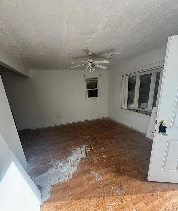 #5 photo, 20 Somerset Road, Amityville , NY 11701