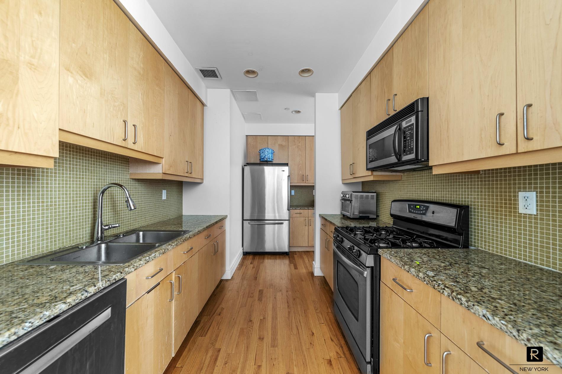 #5 photo, New York City, מנהטן East Village , NY 10009