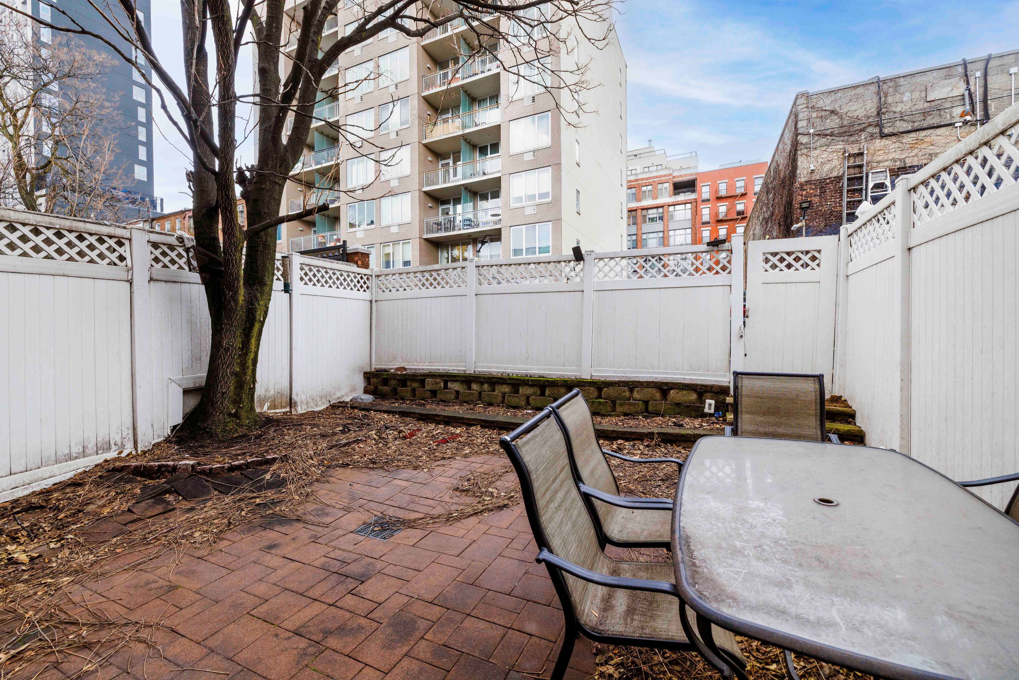 #4 photo, 231 E 110th Street, 맨해튼 East Harlem , NY 10029