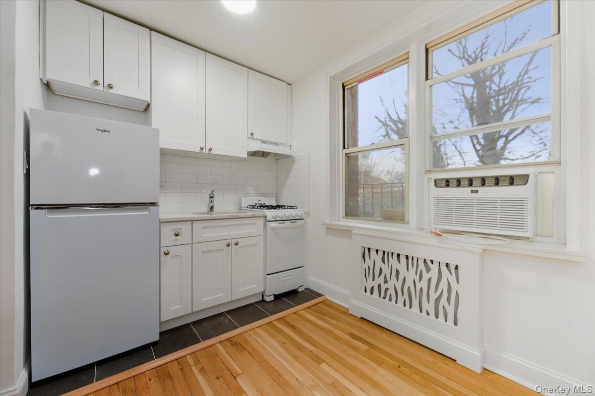 #6 photo, 5645 Netherland Avenue, Bronx , NY 10471