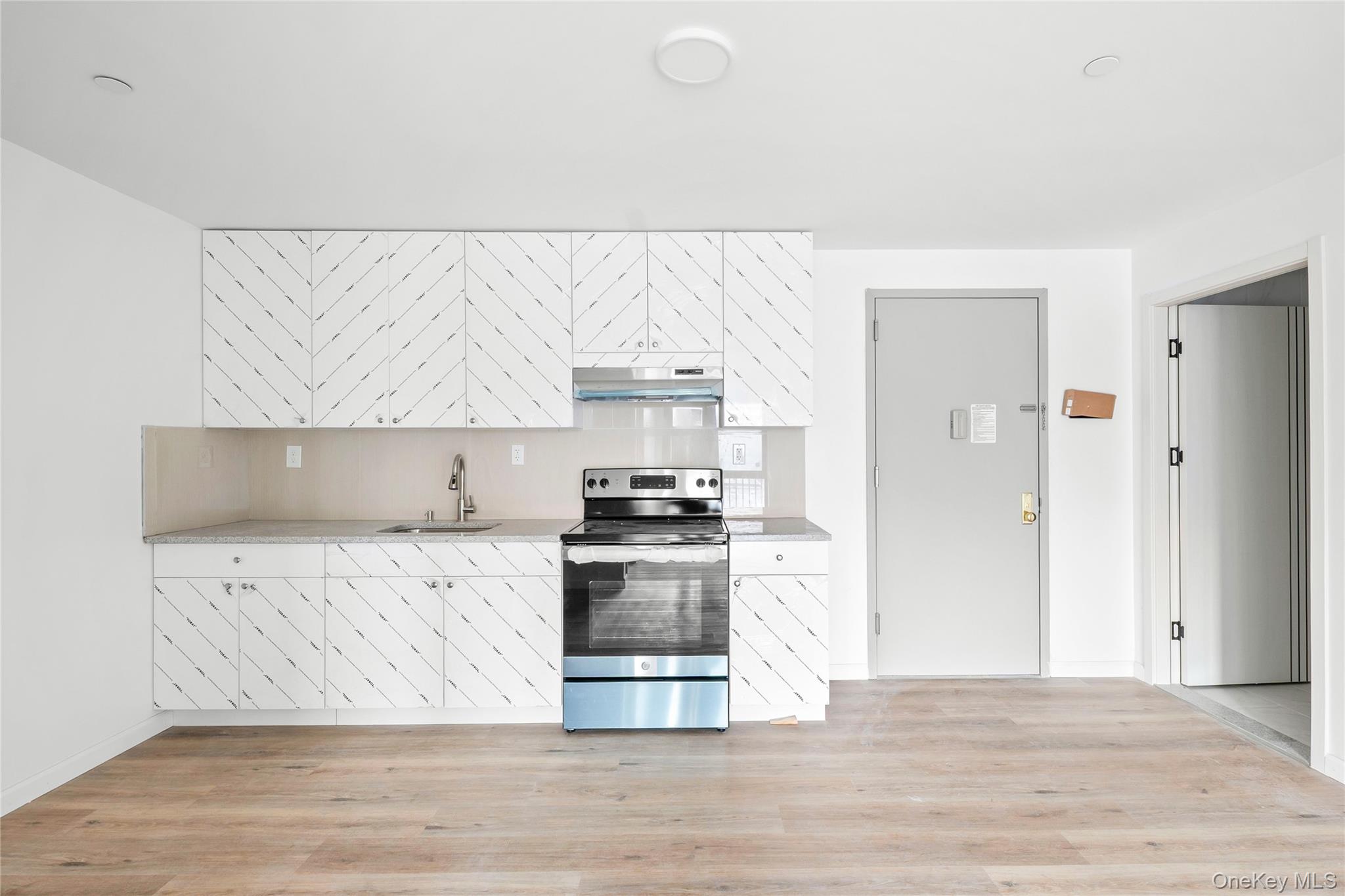 #5 photo, 70-40 45 Avenue, Elmhurst , NY 11373