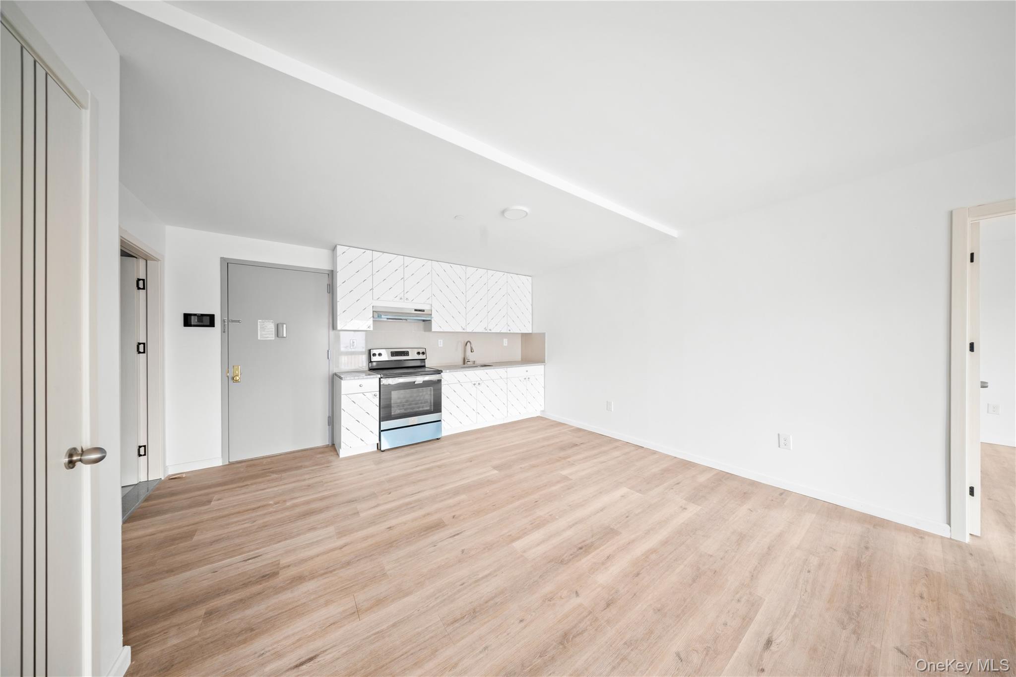 #4 photo, 70-40 45 Avenue, Elmhurst , NY 11373