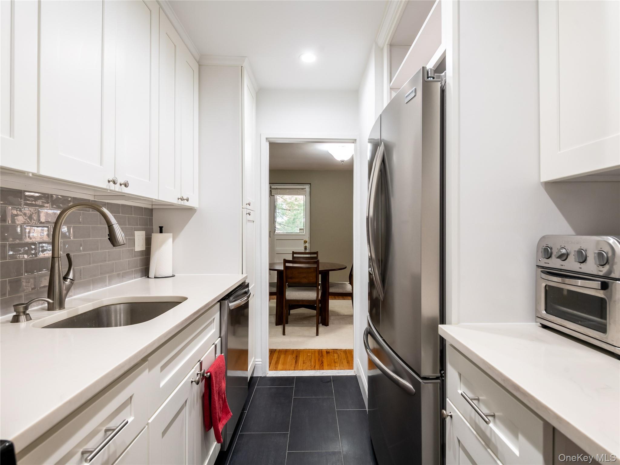 #16 photo, 25 Park Place, גרייט נק Great Neck , NY 11021