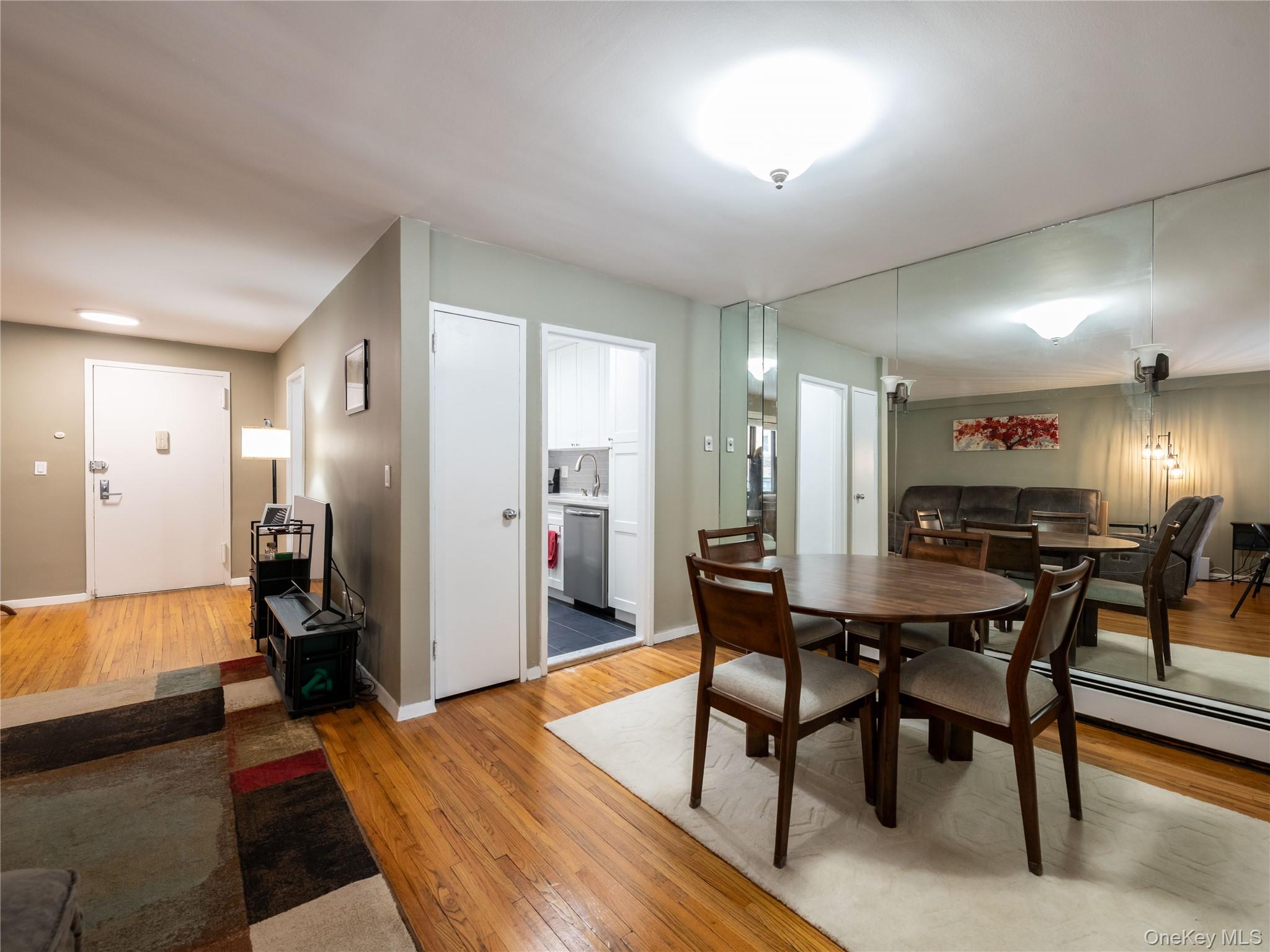 #4 photo, 25 Park Place, גרייט נק Great Neck , NY 11021