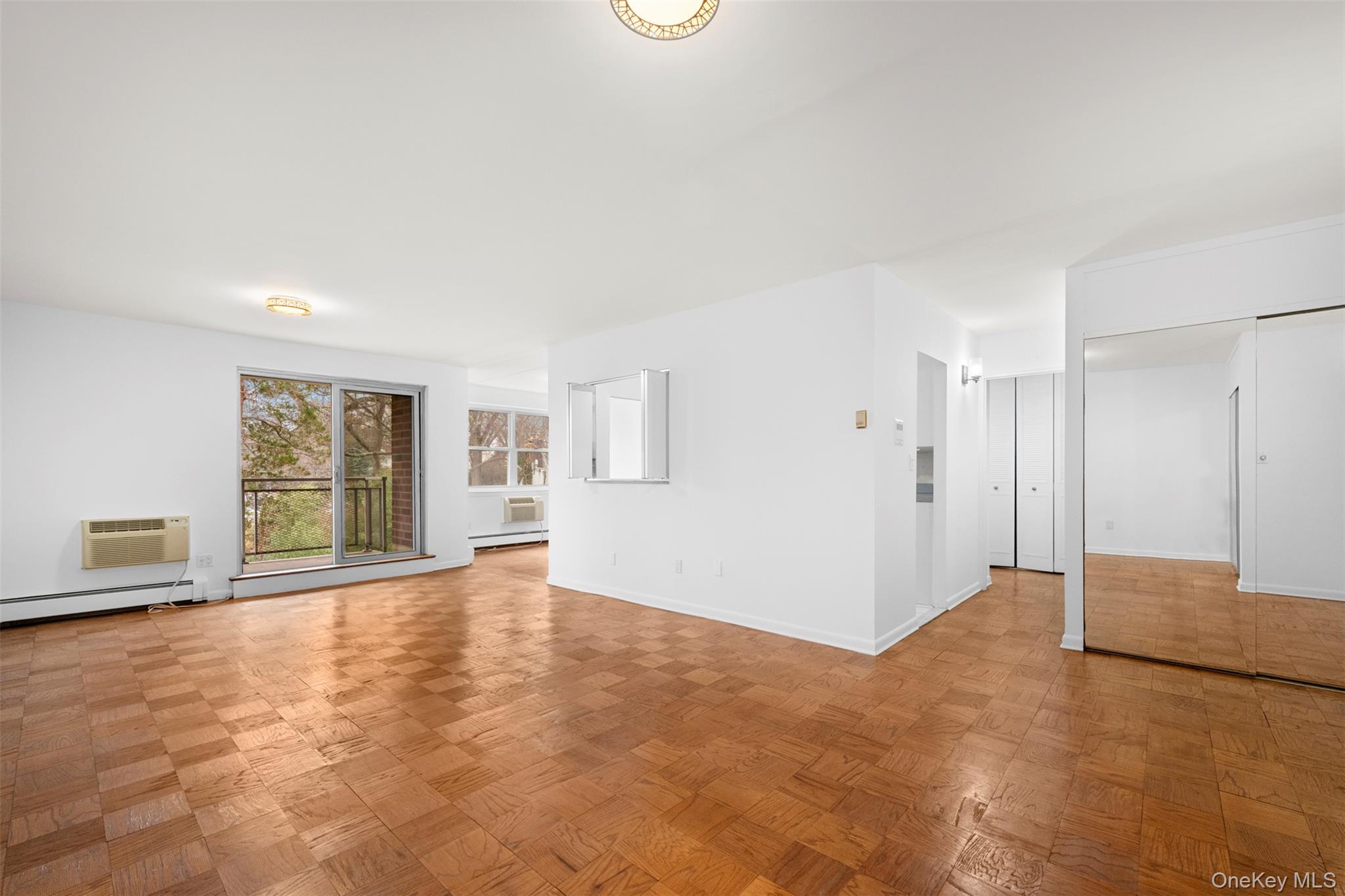 #2 photo, 10 Ipswich Avenue, ग्रेट नेक Great Neck , NY 11021