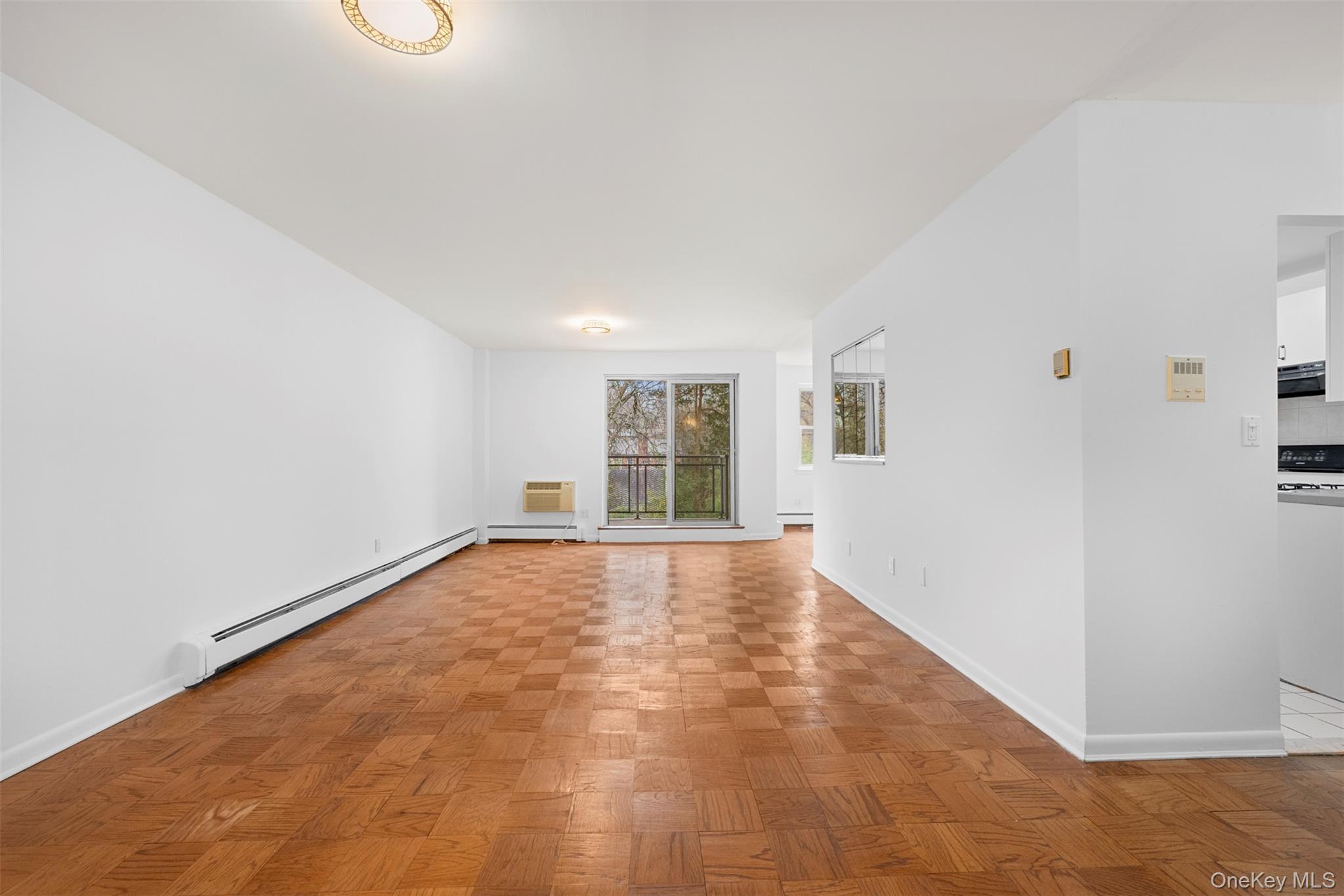 #4 photo, 10 Ipswich Avenue, ग्रेट नेक Great Neck , NY 11021