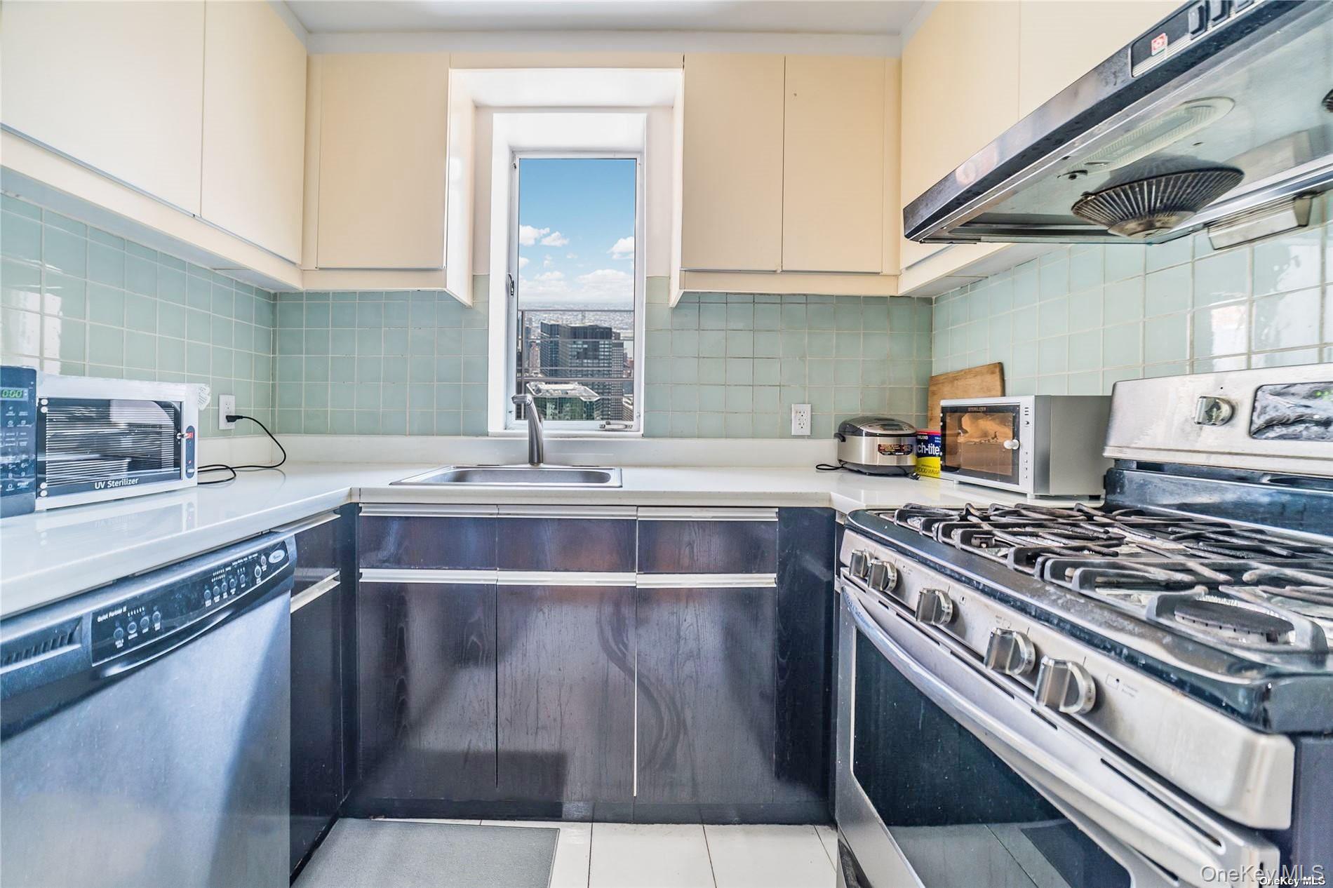 #5 photo, 13203 Sanford Avenue, Flushing , NY 11355