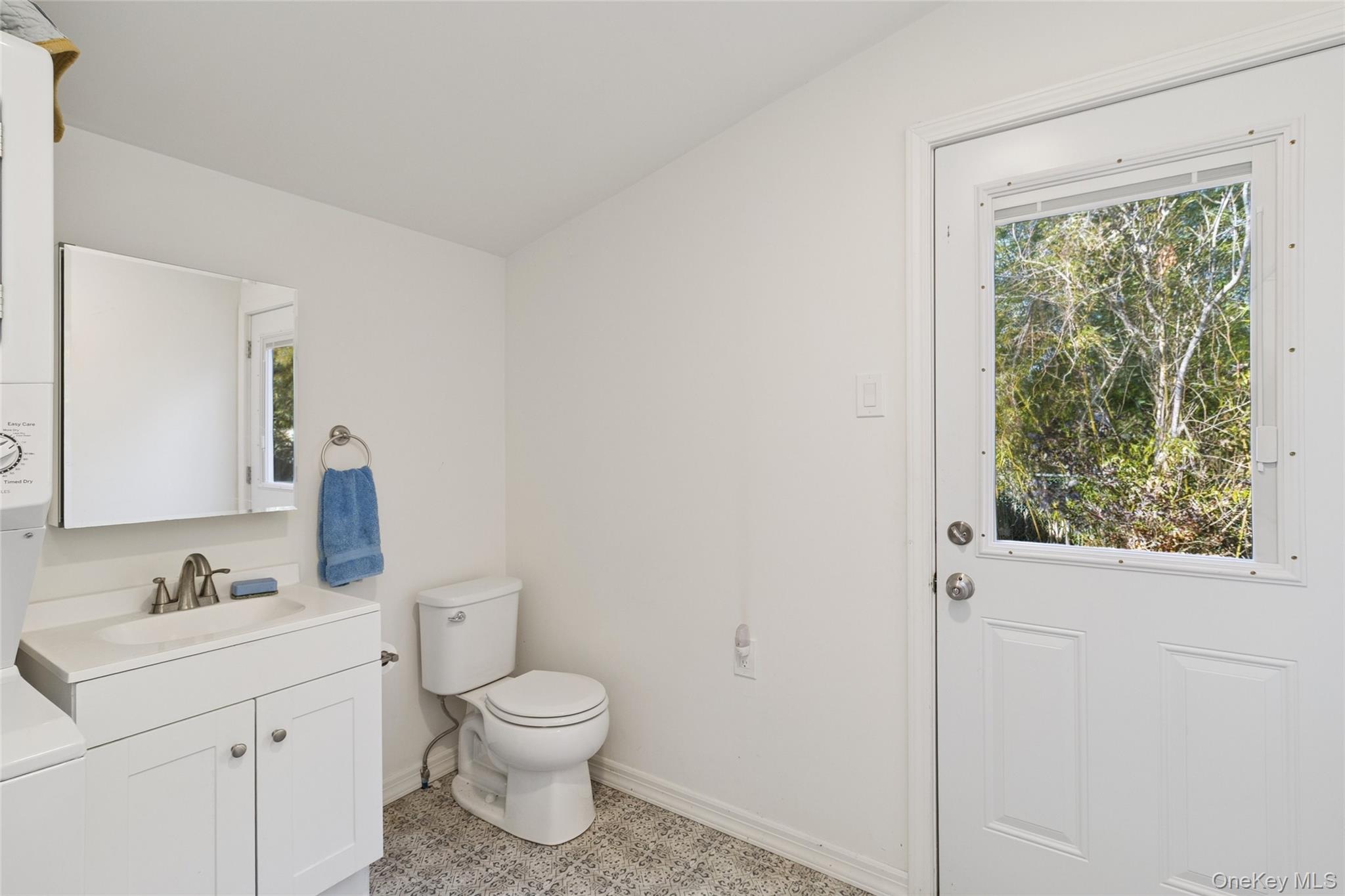 #19 photo, 165 Springville Road, سوفولك Hampton Bays , NY 11946