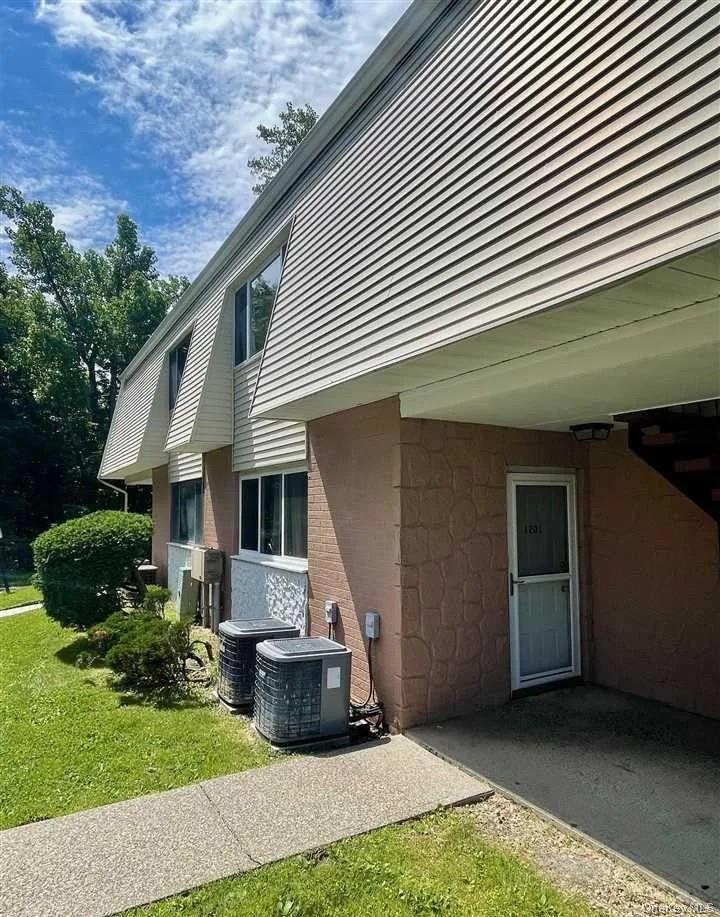 #1 photo, 1201 McIntosh Place, Newburgh , NY 12550