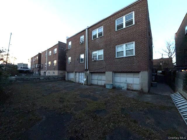 #17 photo, 2832 Harding Avenue, Bronx , NY 10465