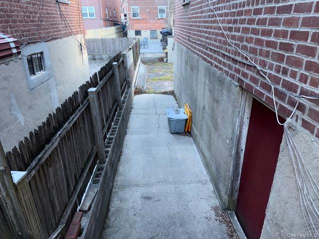 #20 photo, 2832 Harding Avenue, Bronx , NY 10465