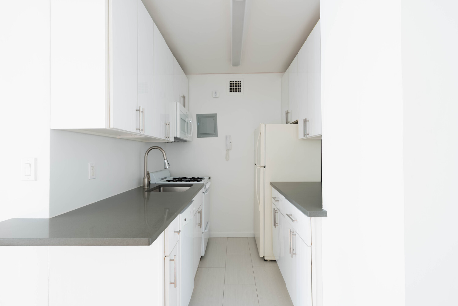 #10 photo, 77 W 55TH Street, Midtown , NY 10019