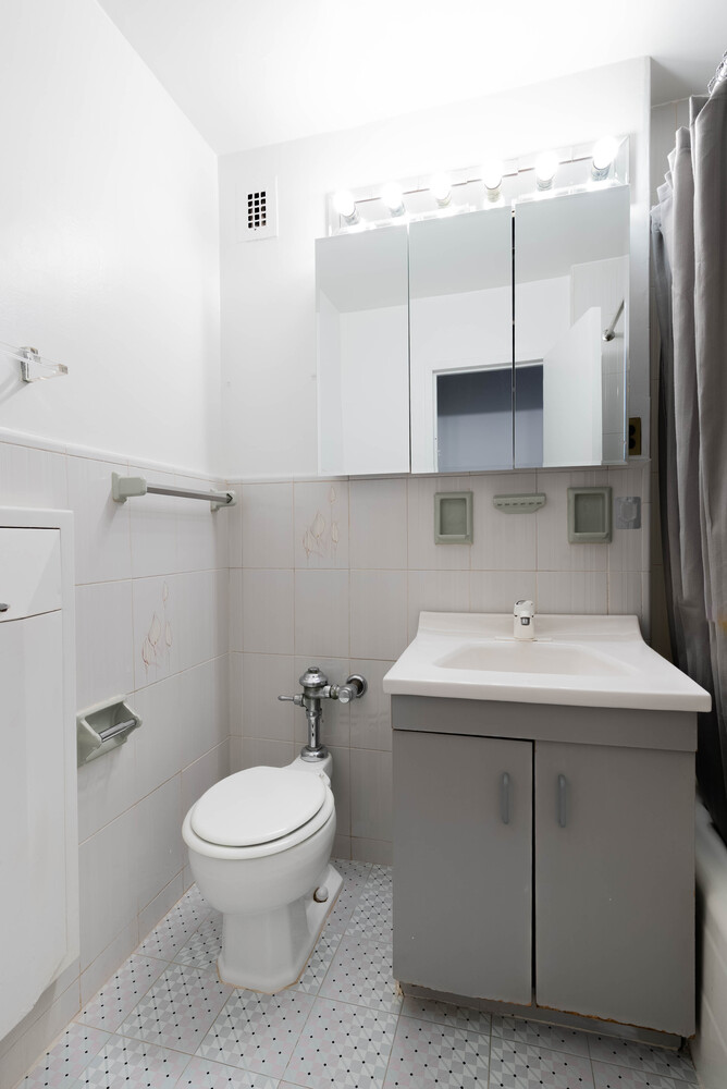 #13 photo, 77 W 55TH Street, Midtown , NY 10019