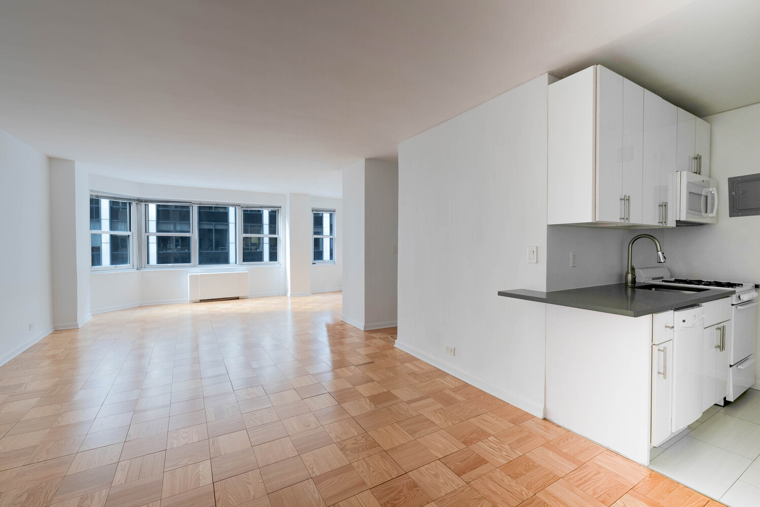 #5 photo, 77 W 55TH Street, Midtown , NY 10019