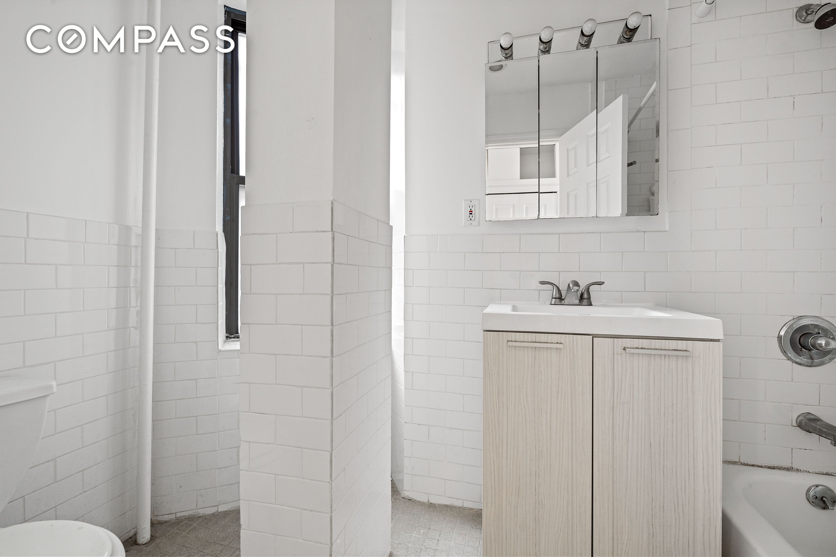 #4 photo, 117 Henry Street, Two Bridges , NY 10002