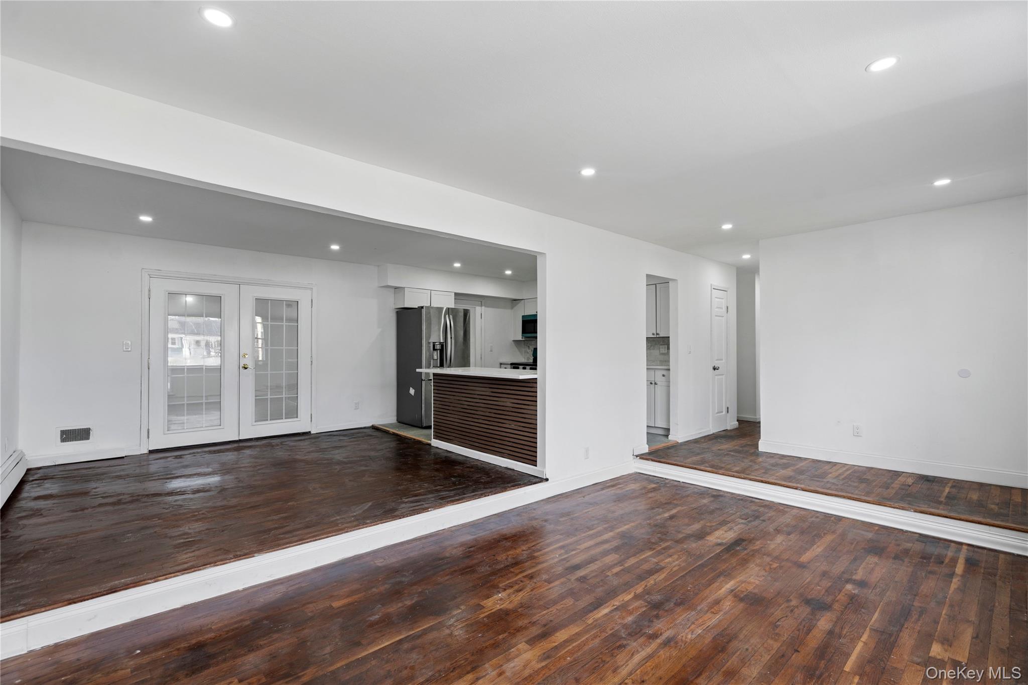 #10 photo, 10 S 30th Street, سوفولك Wyandanch , NY 11798