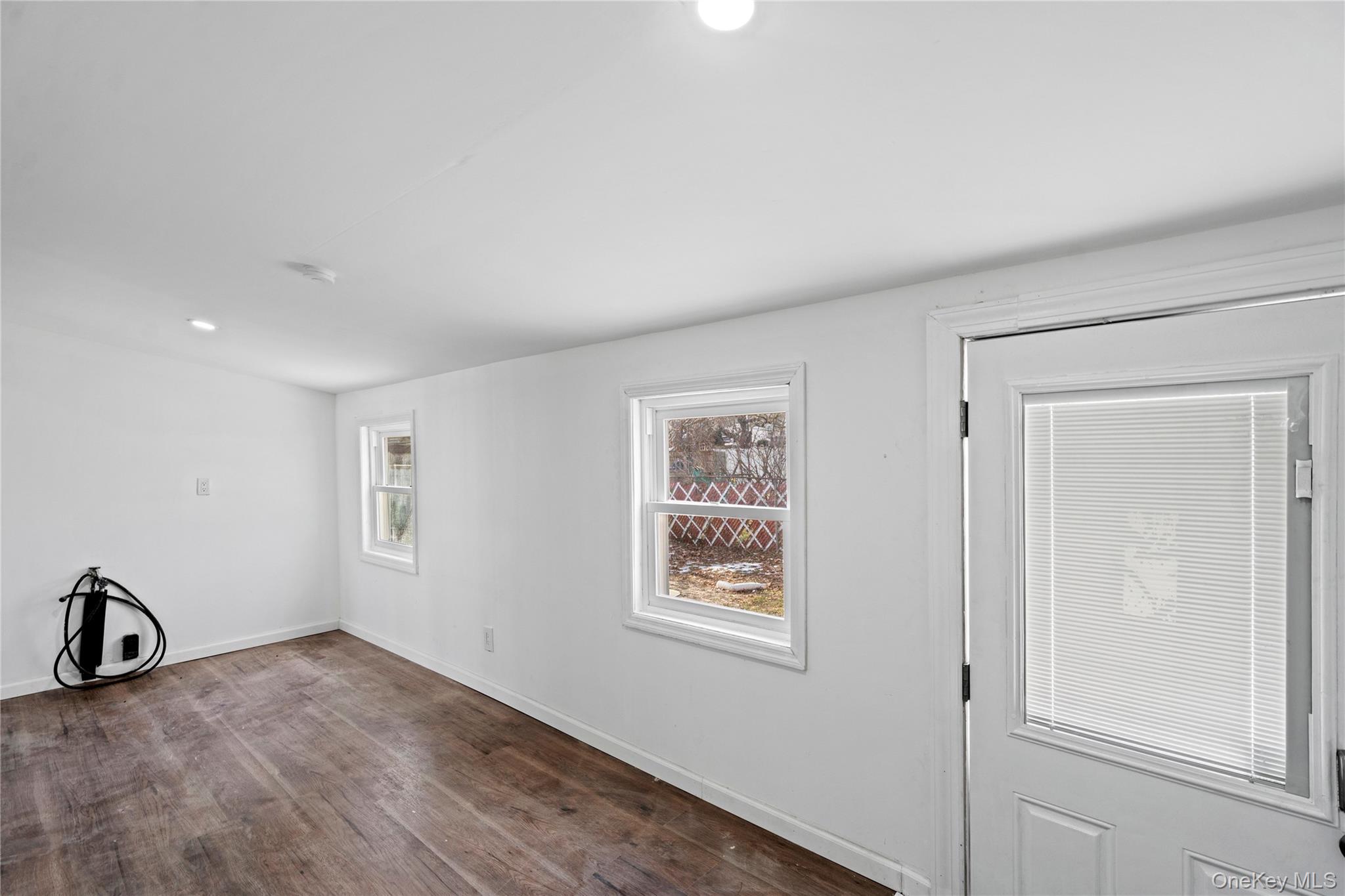 #14 photo, 10 S 30th Street, سوفولك Wyandanch , NY 11798