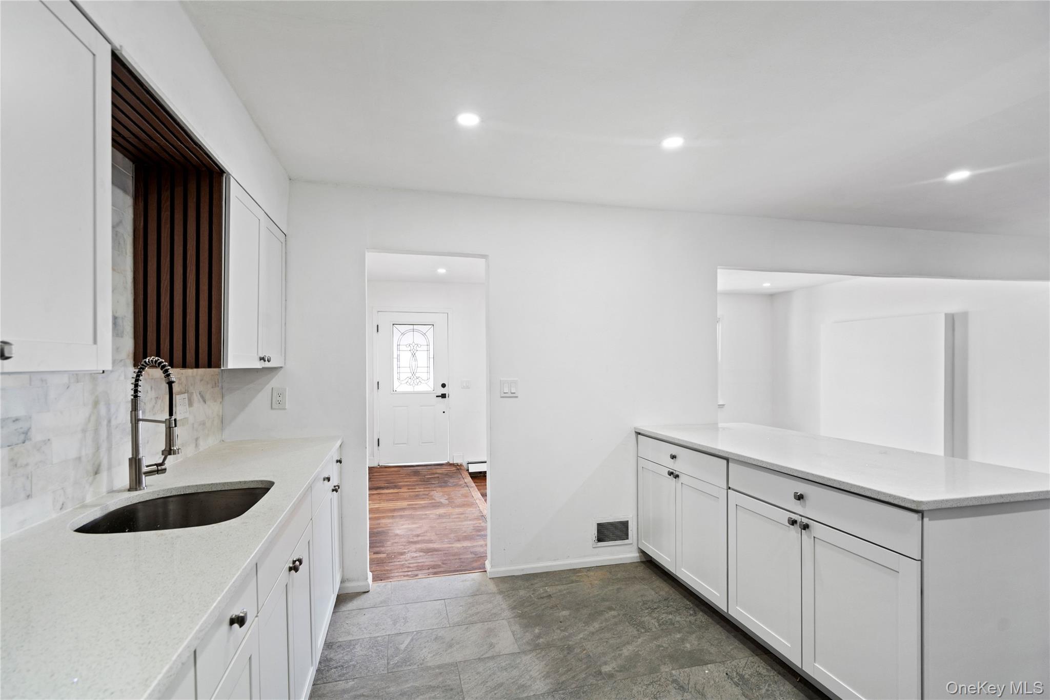 #15 photo, 10 S 30th Street, سوفولك Wyandanch , NY 11798