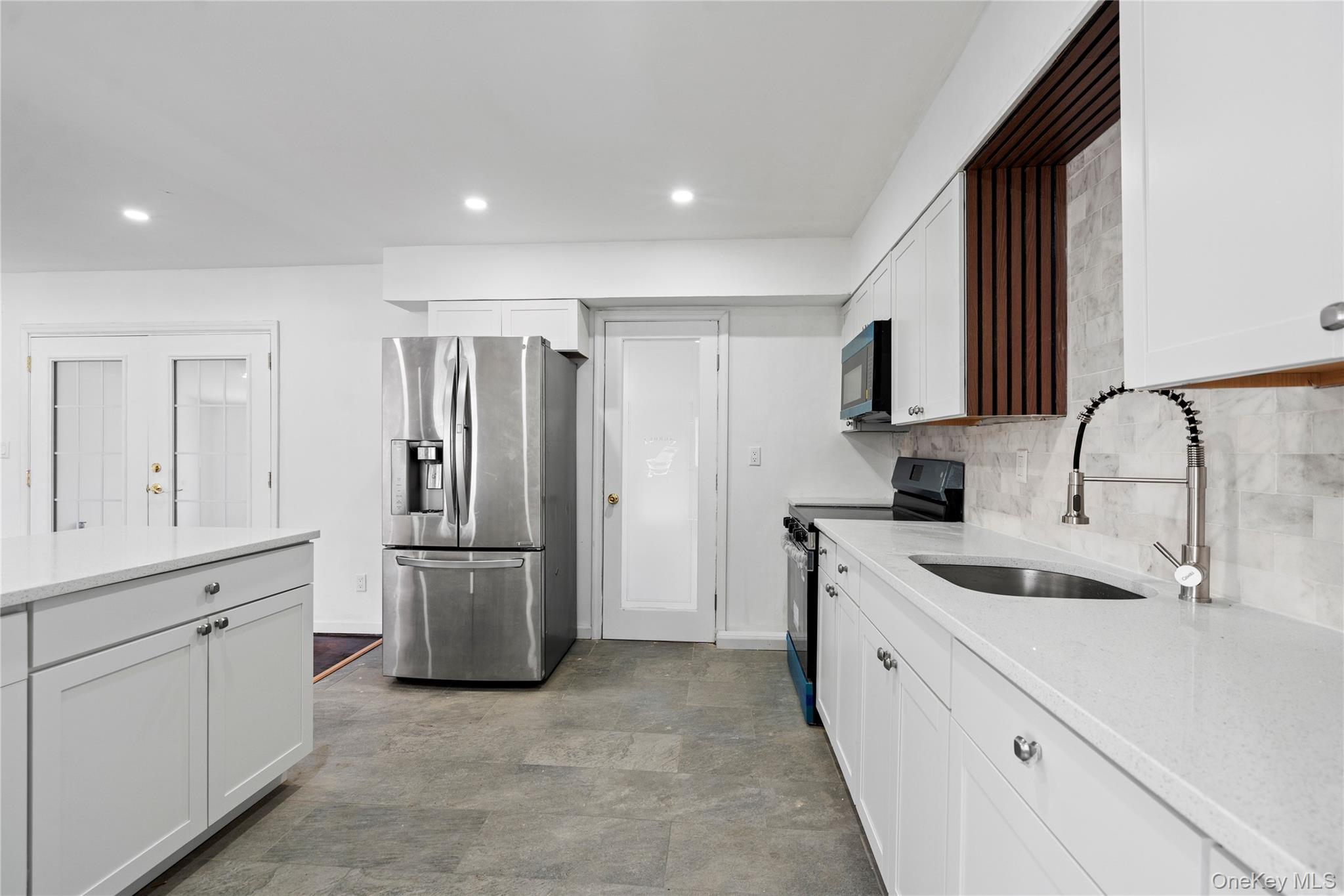 #16 photo, 10 S 30th Street, سوفولك Wyandanch , NY 11798