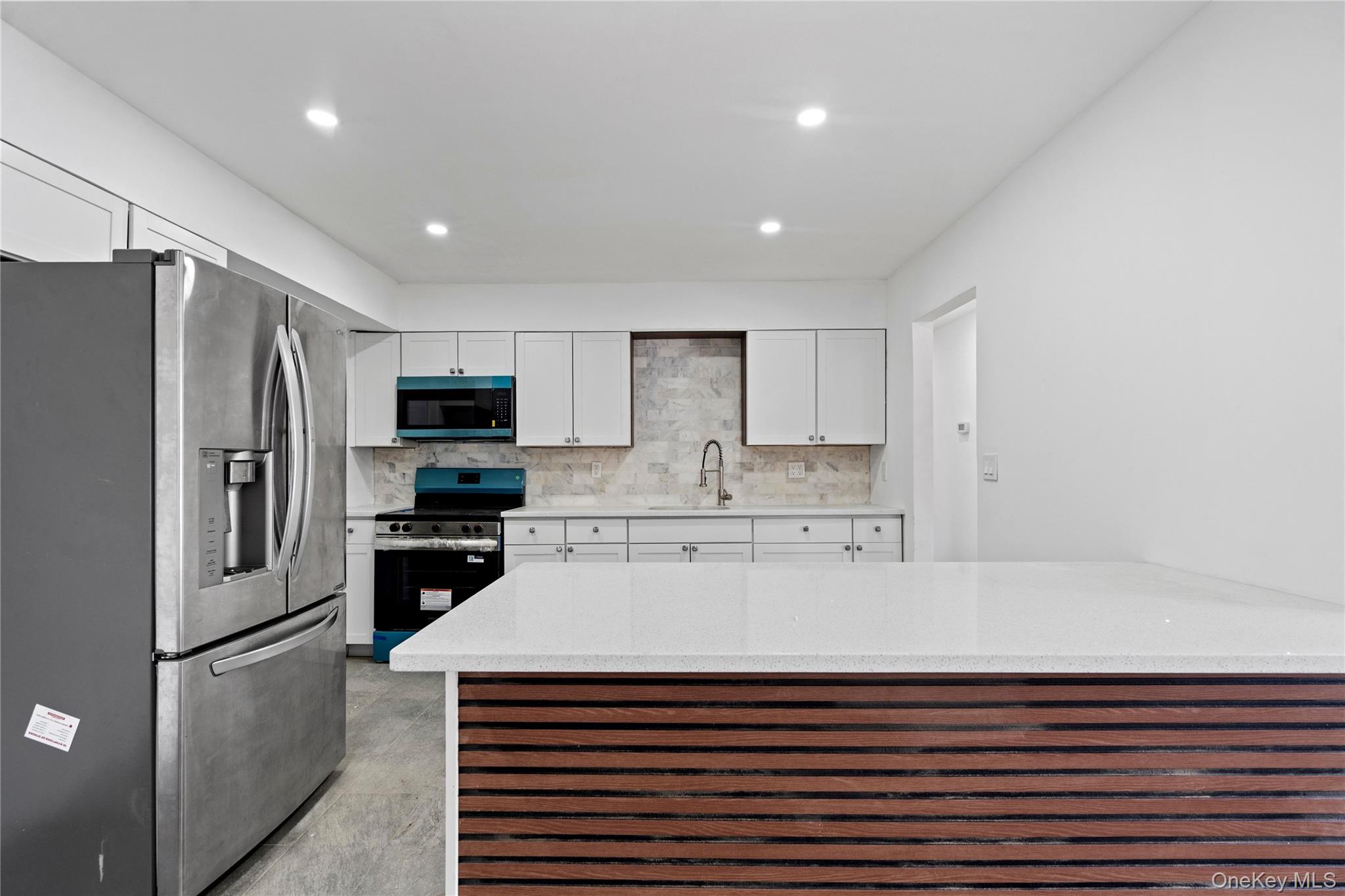 #19 photo, 10 S 30th Street, سوفولك Wyandanch , NY 11798