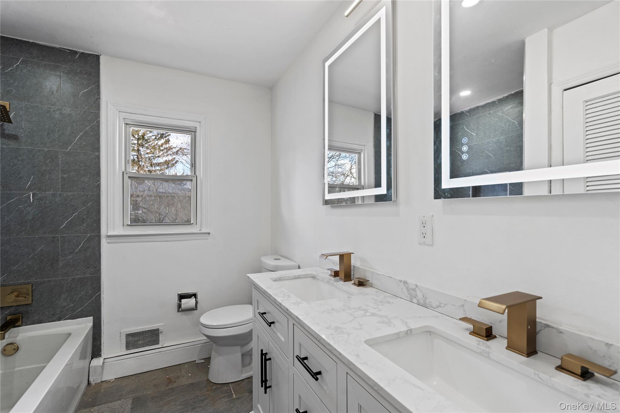 #20 photo, 10 S 30th Street, سوفولك Wyandanch , NY 11798