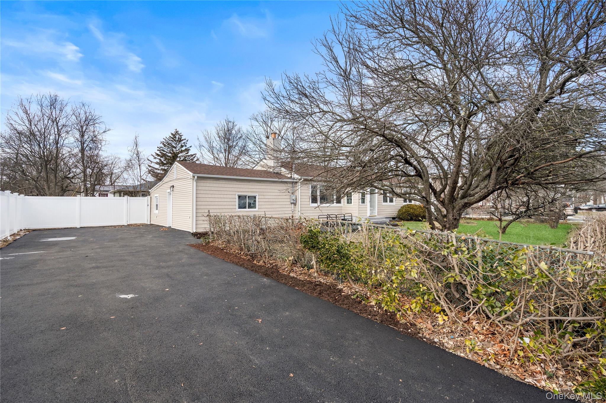 #5 photo, 10 S 30th Street, سوفولك Wyandanch , NY 11798